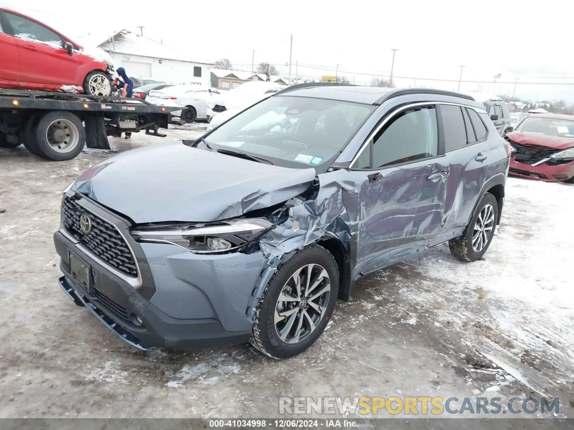 2 fotografías del automóvil dañado 7MUDAABG2RV111647 TOYOTA COROLLA CROSS 2024