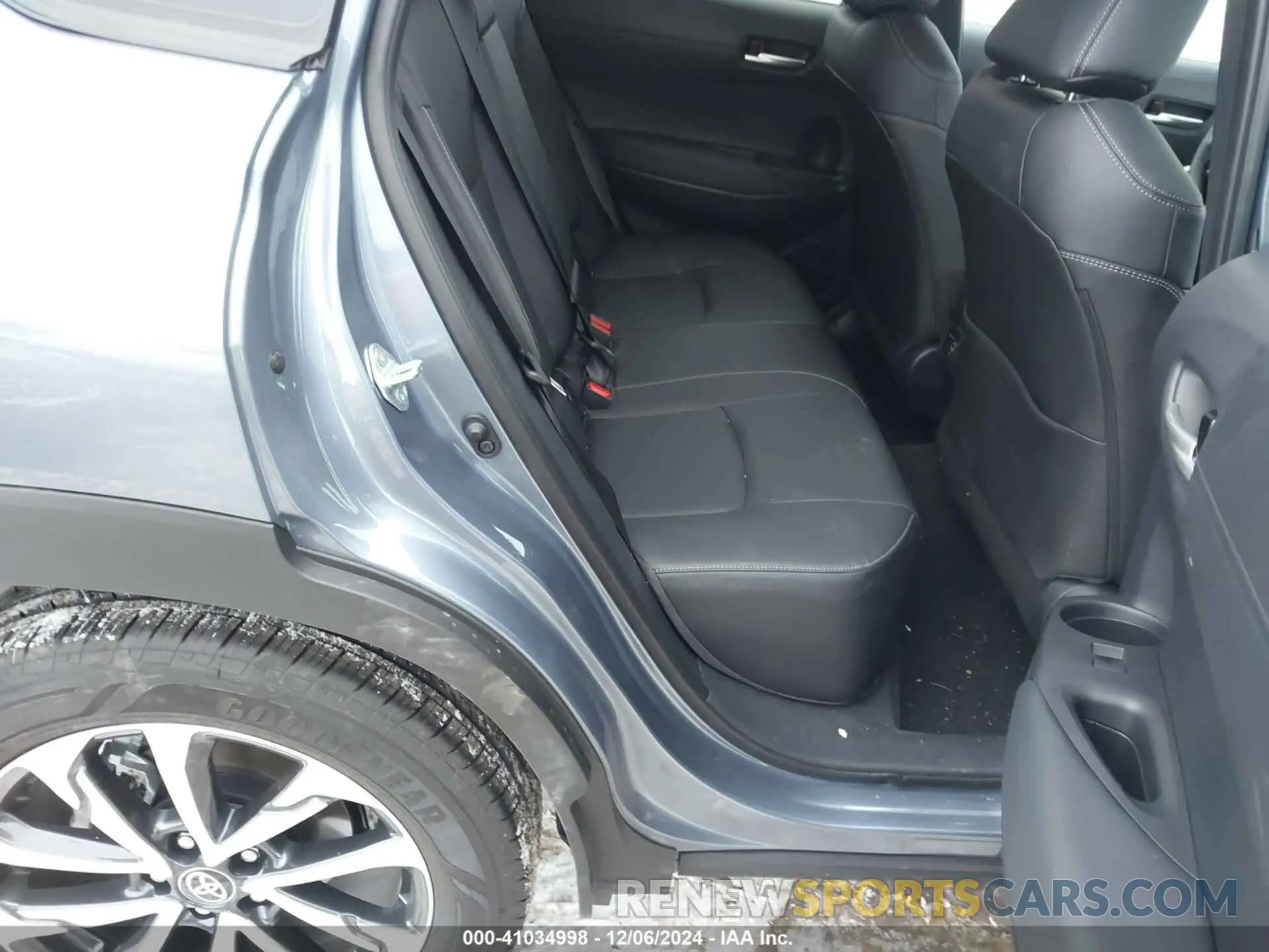 8 fotografías del automóvil dañado 7MUDAABG2RV111647 TOYOTA COROLLA CROSS 2024