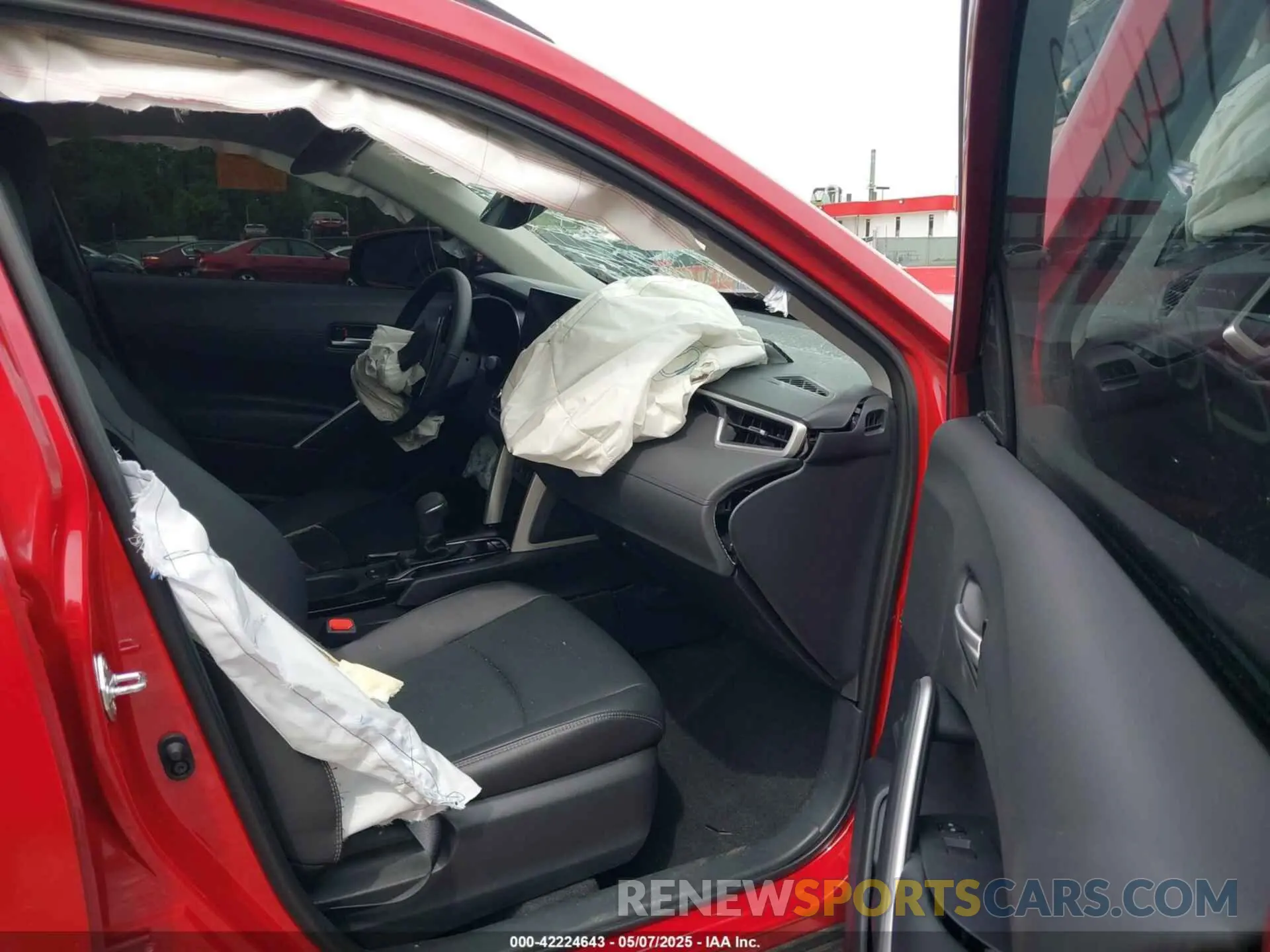 5 fotografías del automóvil dañado 7MUDAABG4RV119507 TOYOTA COROLLA CROSS 2024