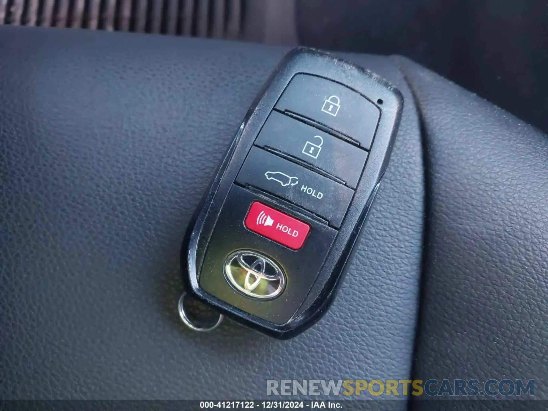 11 fotografías del automóvil dañado 7MUDAABG7RV095221 TOYOTA COROLLA CROSS 2024