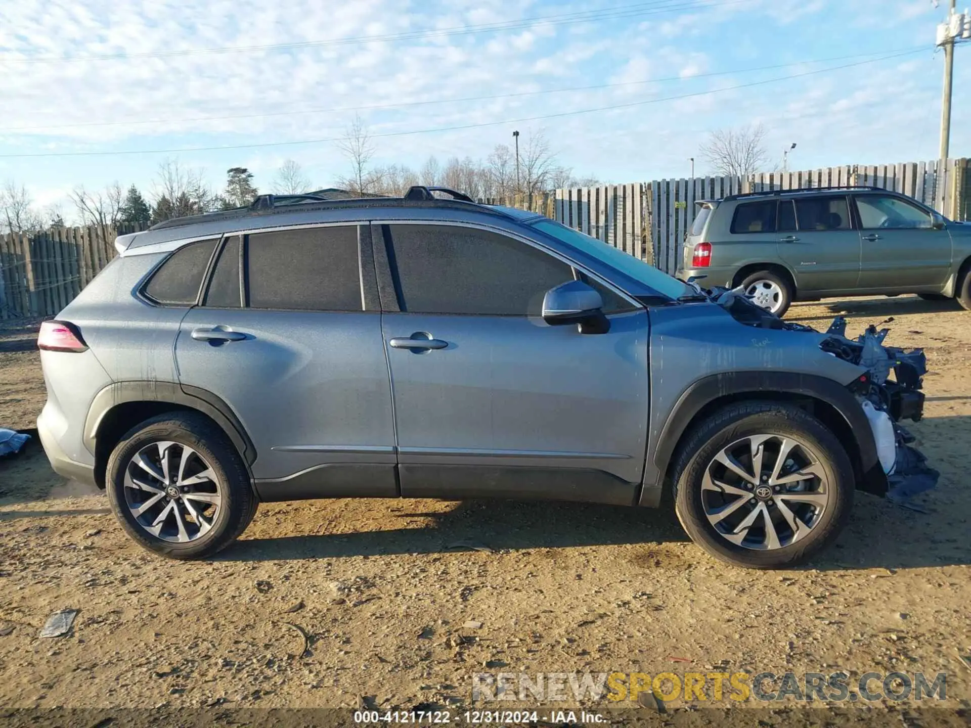 14 fotografías del automóvil dañado 7MUDAABG7RV095221 TOYOTA COROLLA CROSS 2024