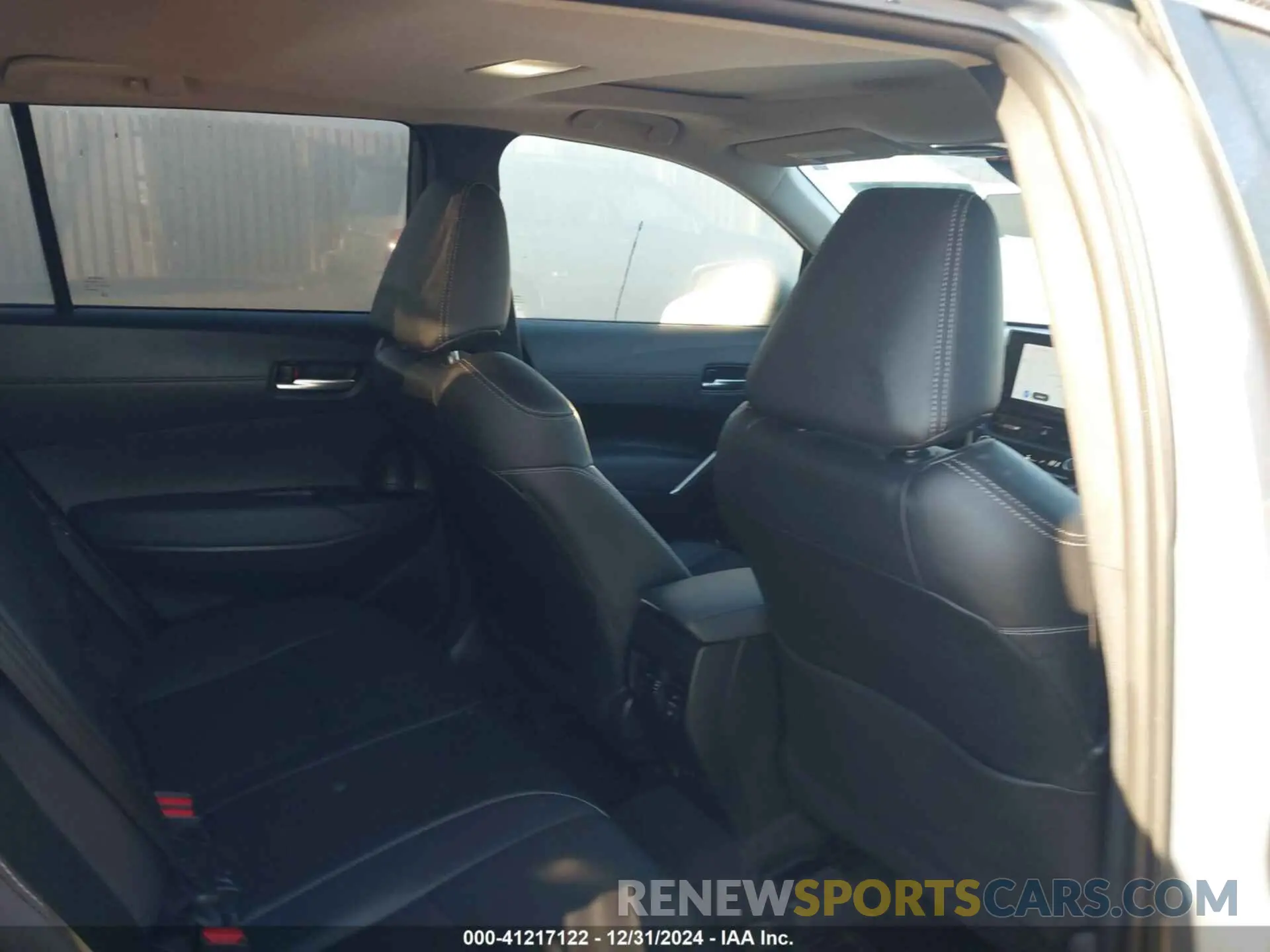 8 fotografías del automóvil dañado 7MUDAABG7RV095221 TOYOTA COROLLA CROSS 2024