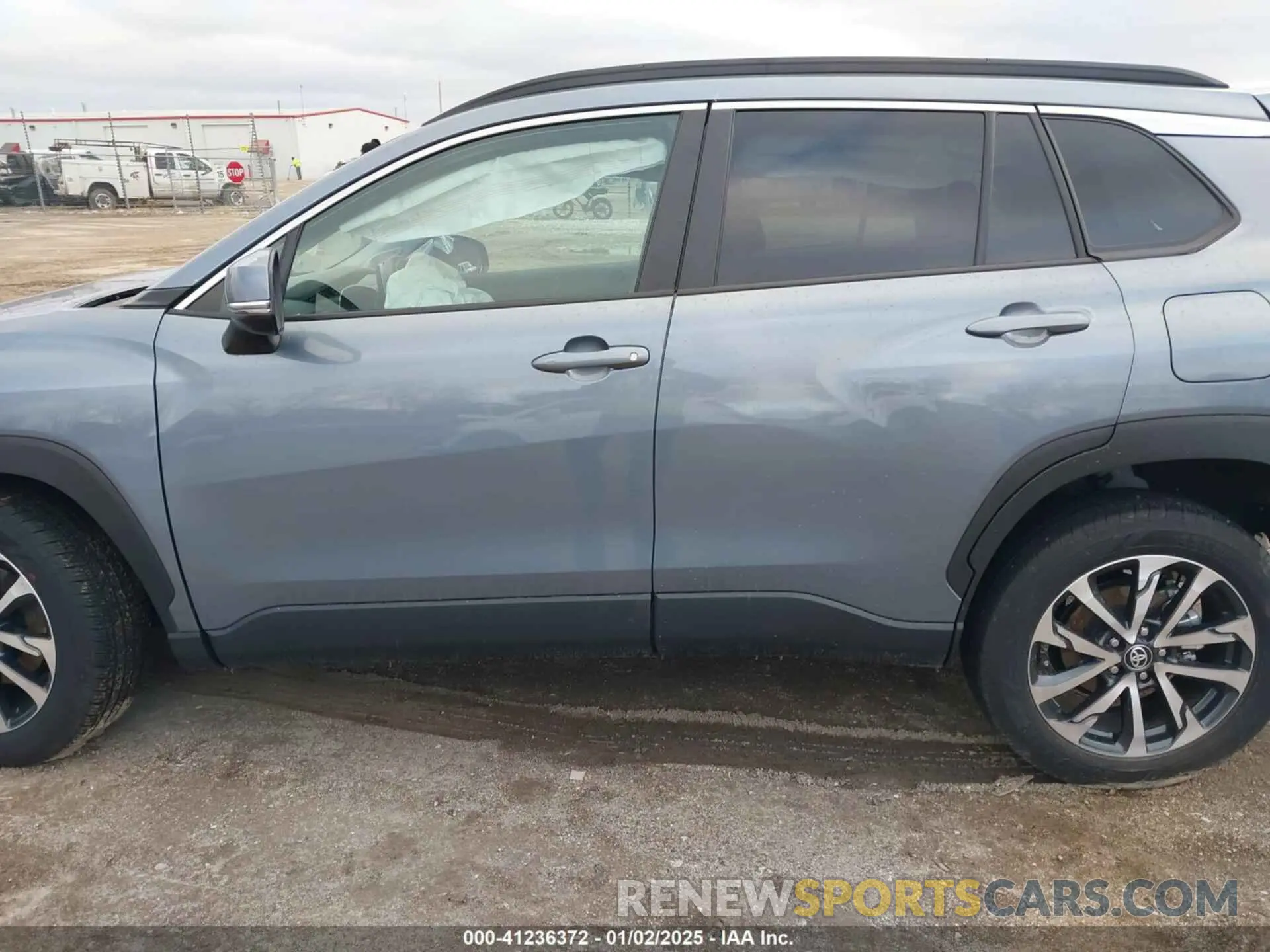 13 fotografías del automóvil dañado 7MUDAABG9RV099397 TOYOTA COROLLA CROSS 2024