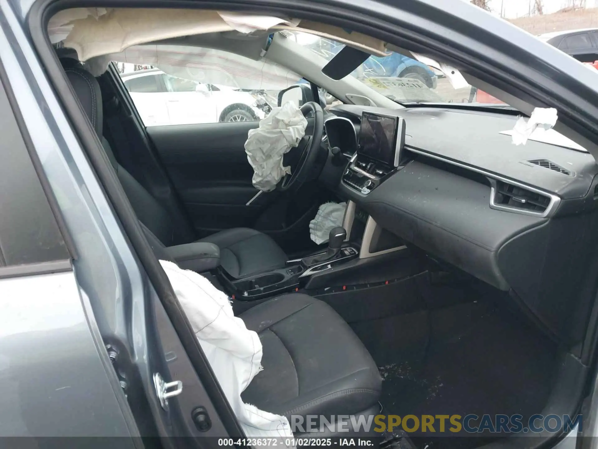 5 fotografías del automóvil dañado 7MUDAABG9RV099397 TOYOTA COROLLA CROSS 2024
