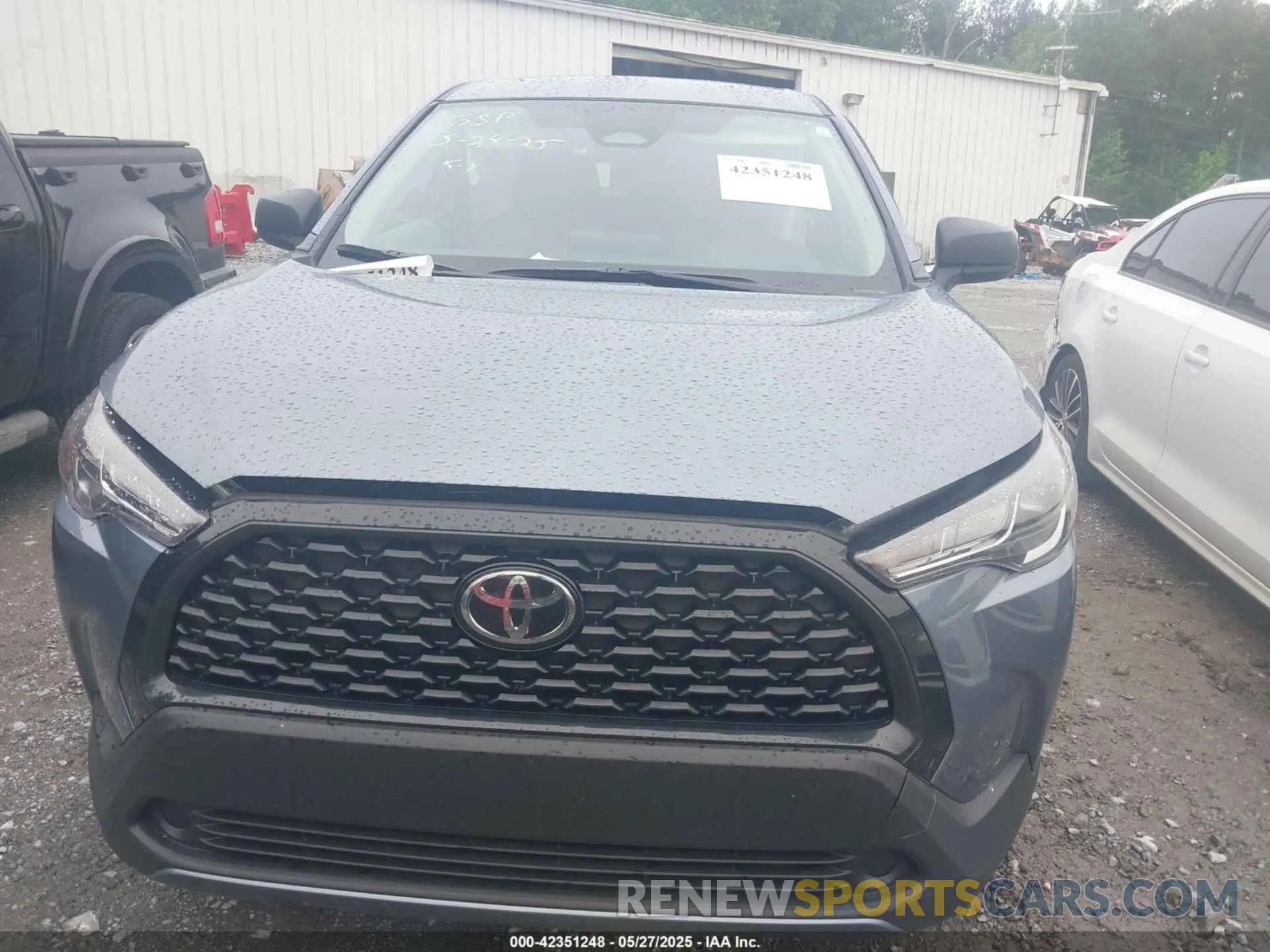 12 fotografías del automóvil dañado 7MUAAAAGXSV126472 TOYOTA COROLLA CROSS 2025