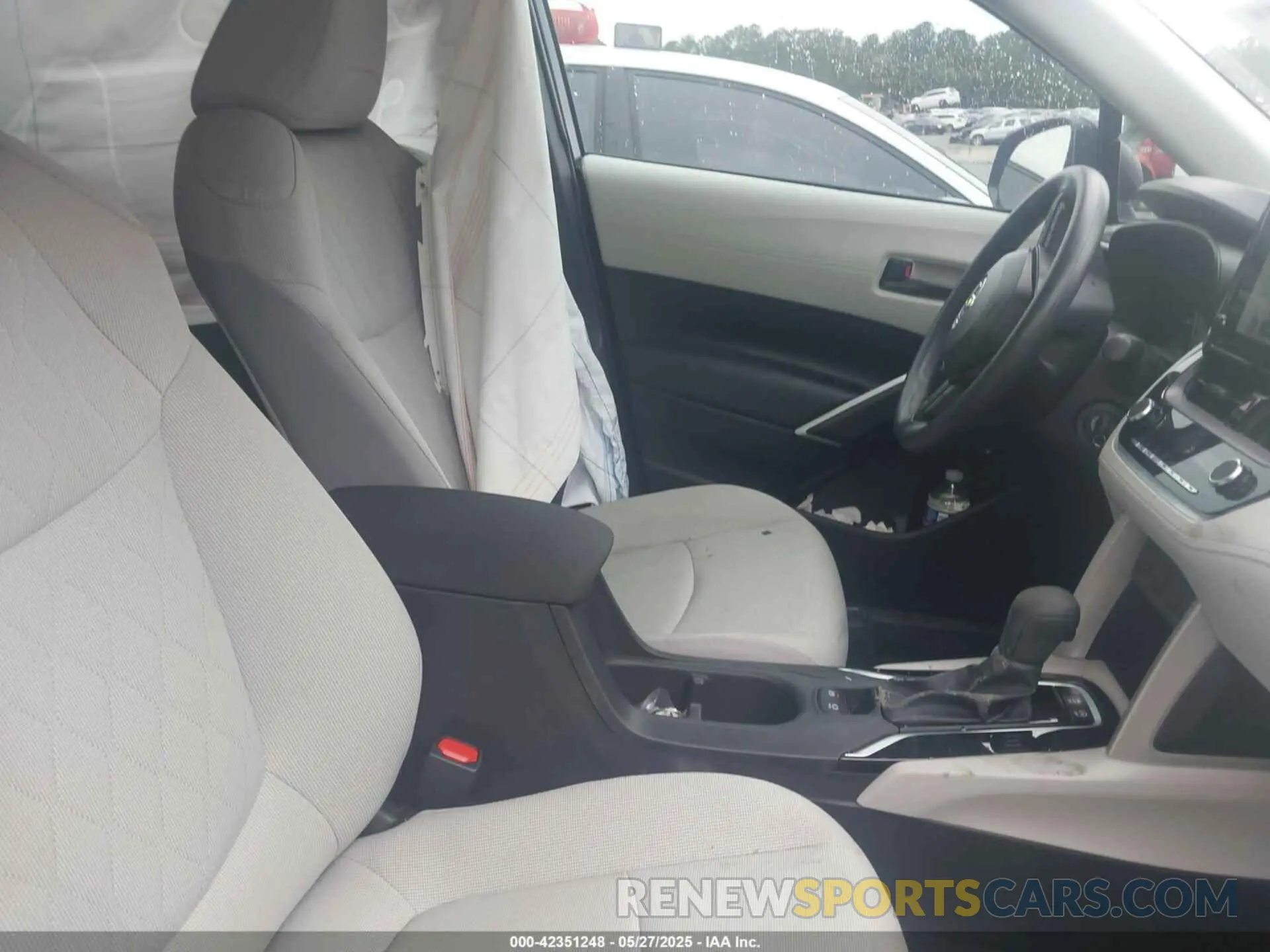 5 fotografías del automóvil dañado 7MUAAAAGXSV126472 TOYOTA COROLLA CROSS 2025