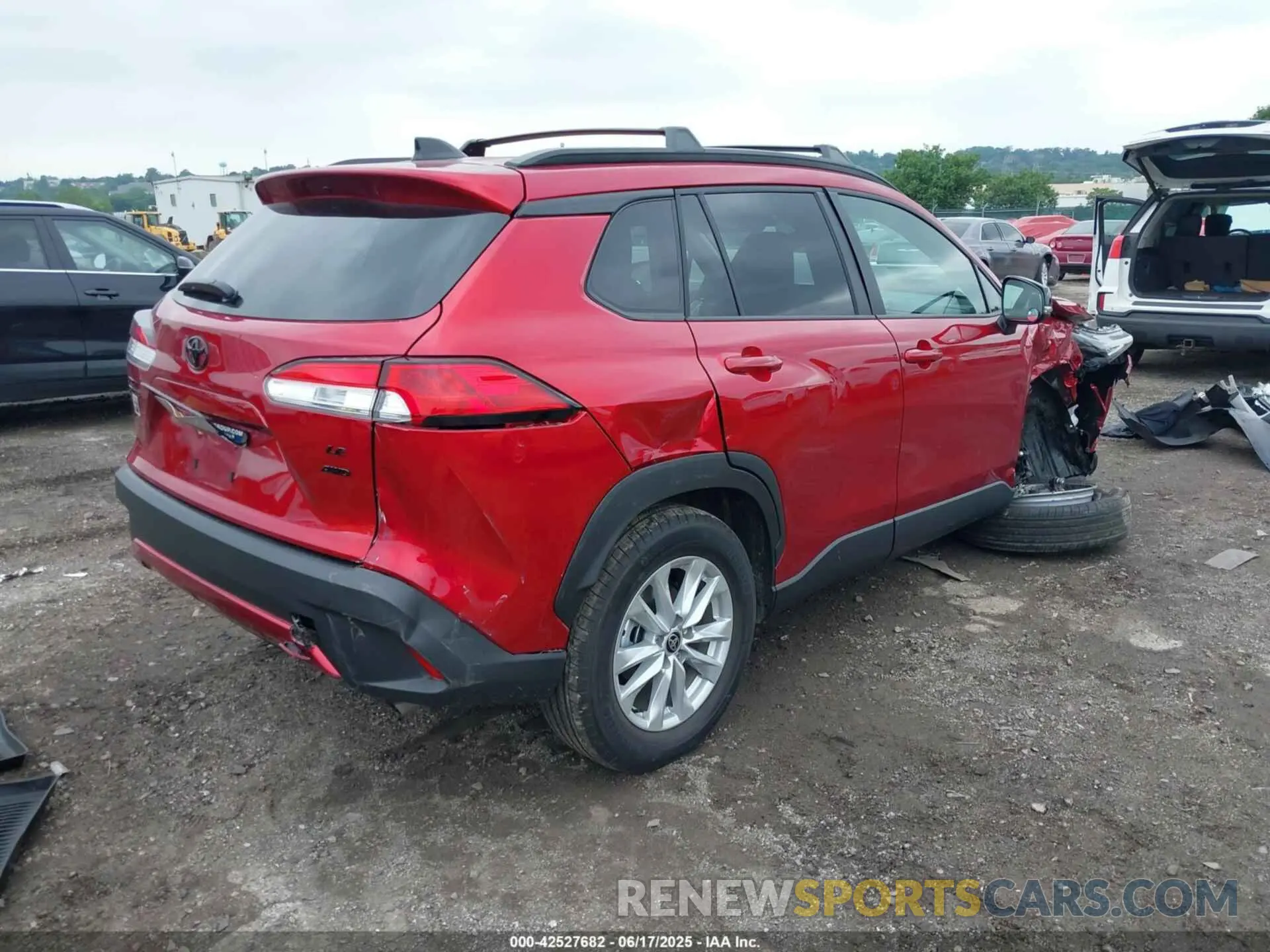 4 fotografías del automóvil dañado 7MUBAABG3SV125179 TOYOTA COROLLA CROSS 2025