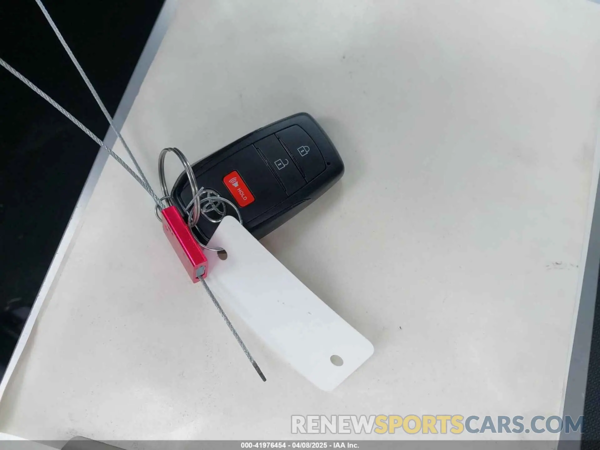 11 fotografías del automóvil dañado 7MUCAAAG9SV129579 TOYOTA COROLLA CROSS 2025
