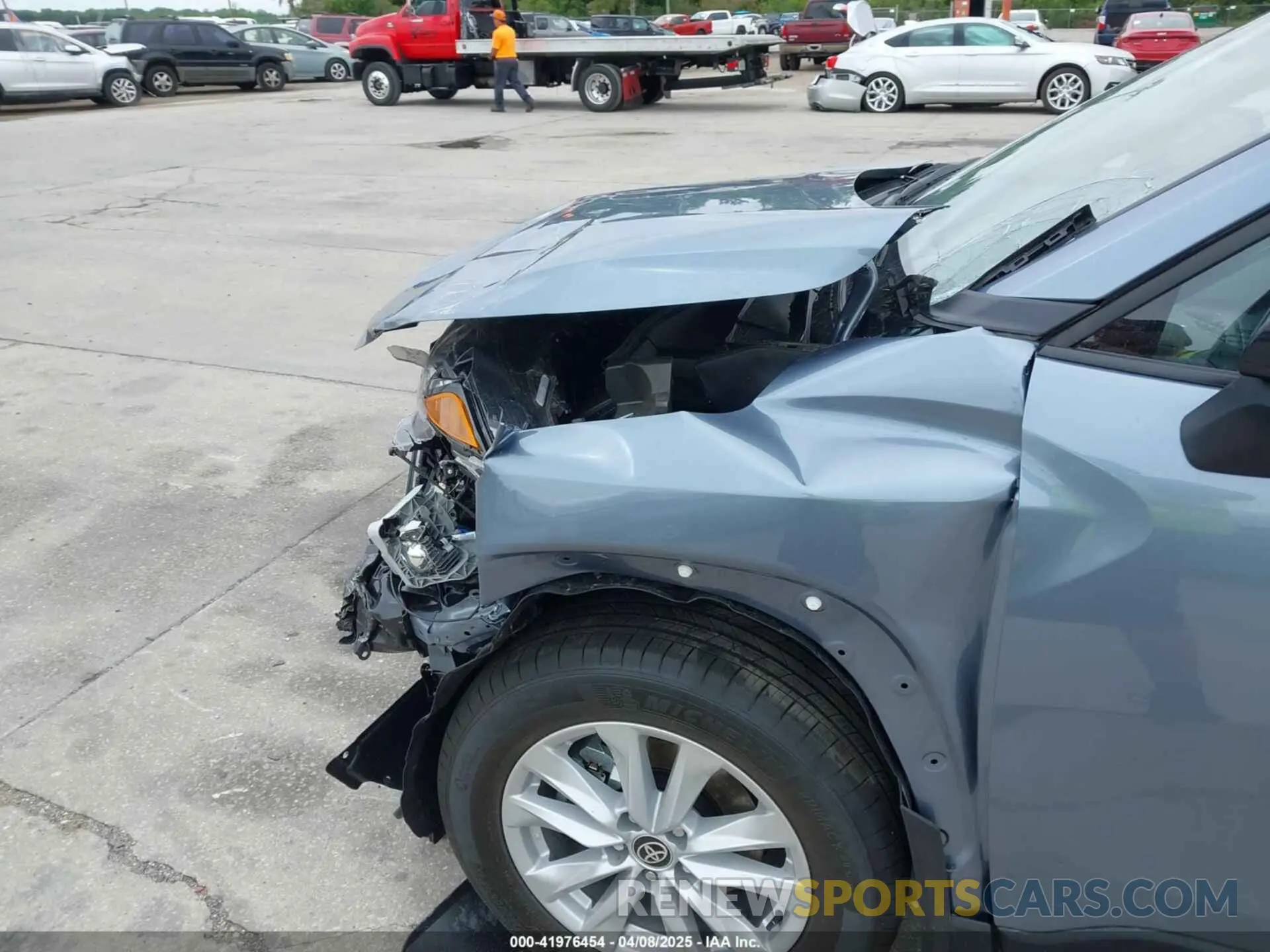 6 fotografías del automóvil dañado 7MUCAAAG9SV129579 TOYOTA COROLLA CROSS 2025