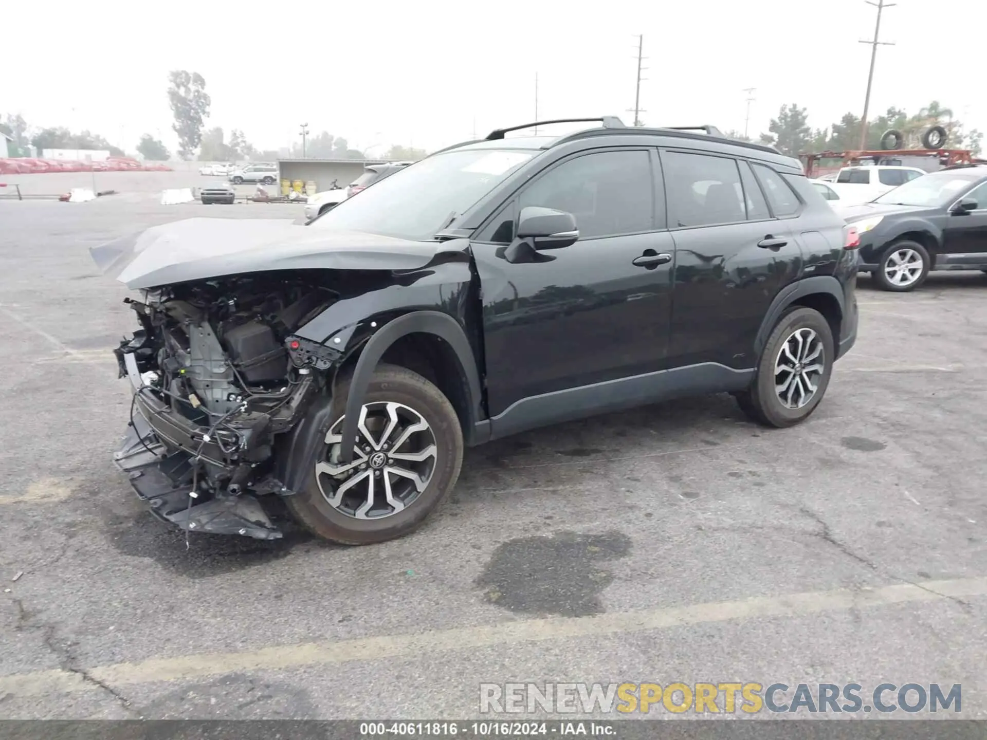 2 fotografías del automóvil dañado 7MUFBABG0PV016670 TOYOTA COROLLA CROSS HYBRID 2023
