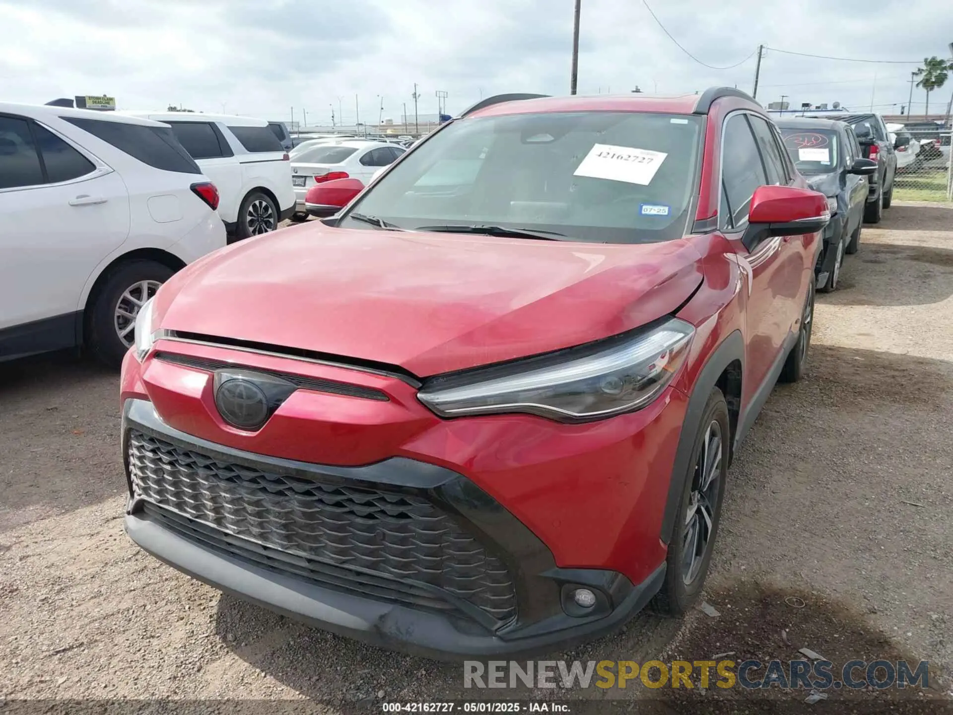 2 fotografías del automóvil dañado 7MUFBABG1PV005094 TOYOTA COROLLA CROSS HYBRID 2023