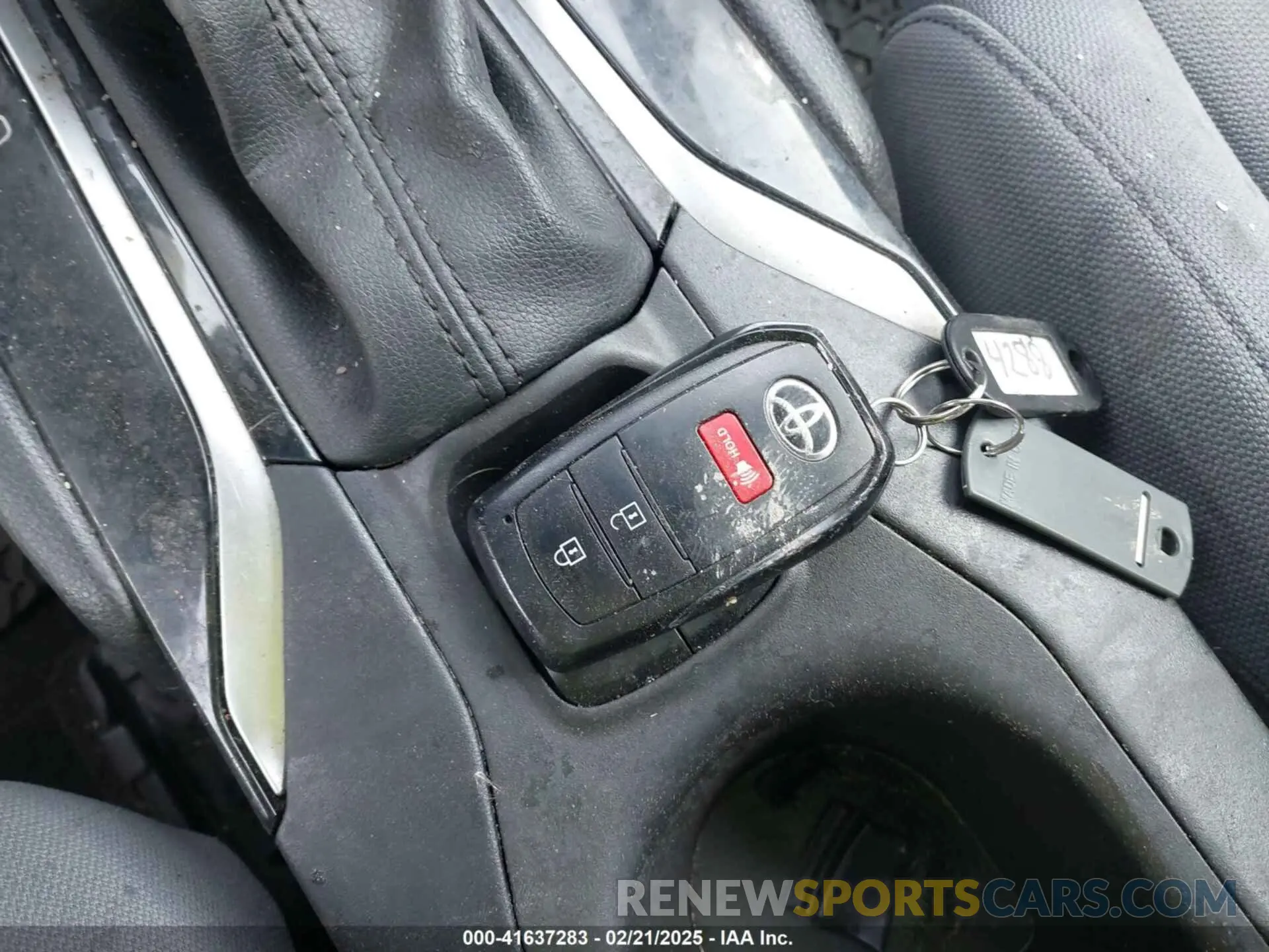 11 fotografías del automóvil dañado 7MUFBABG3PV004433 TOYOTA COROLLA CROSS HYBRID 2023
