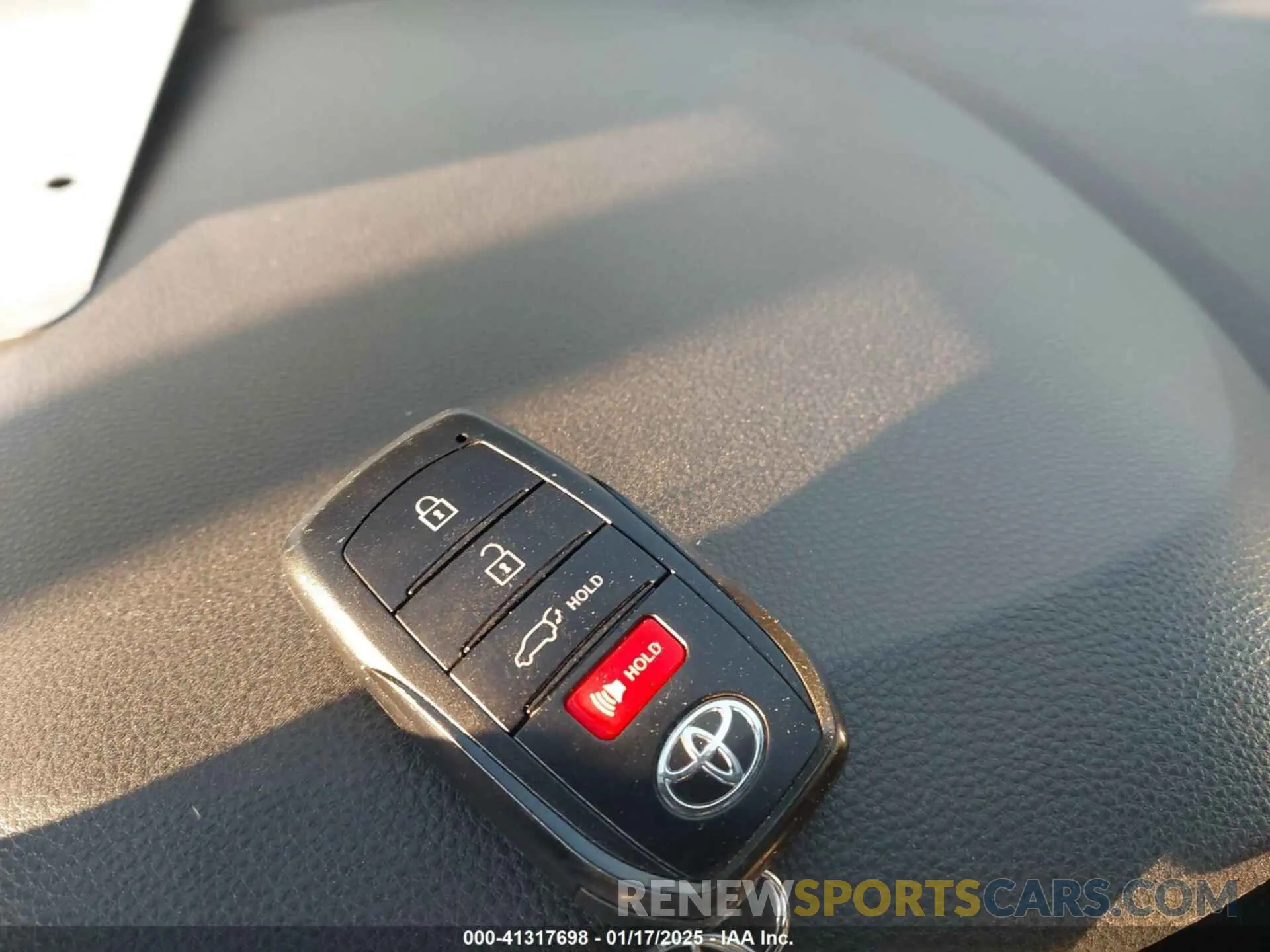 11 fotografías del automóvil dañado 7MUFBABG8PV005688 TOYOTA COROLLA CROSS HYBRID 2023