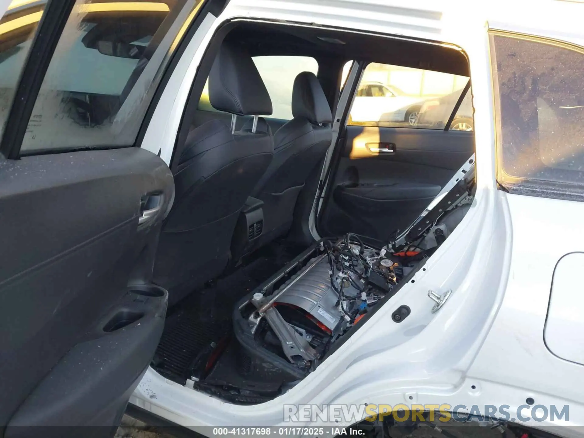8 fotografías del automóvil dañado 7MUFBABG8PV005688 TOYOTA COROLLA CROSS HYBRID 2023