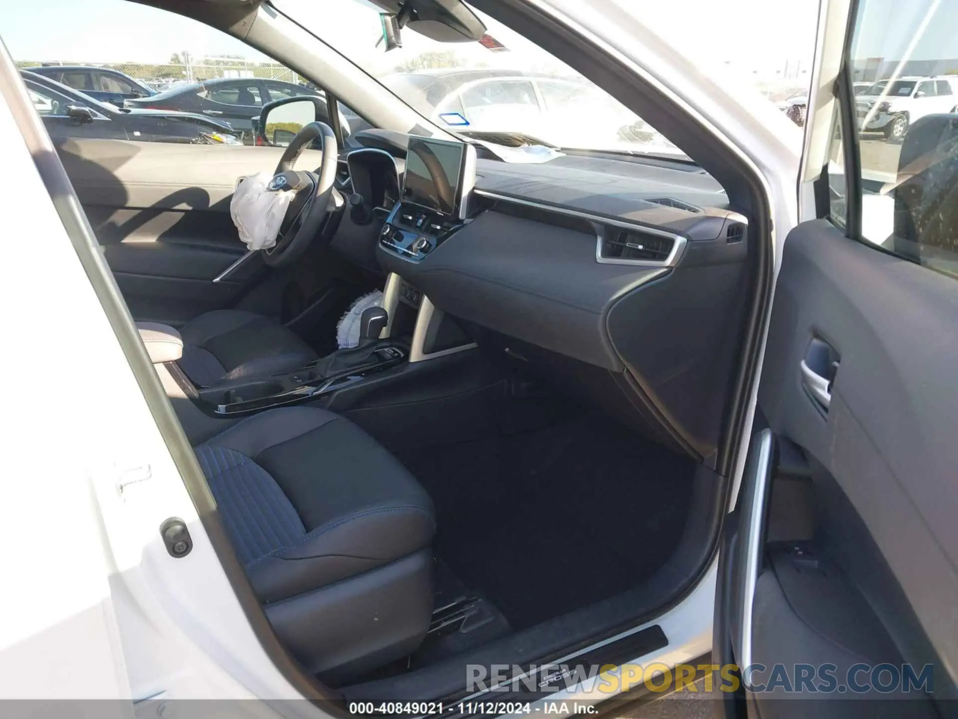 5 fotografías del automóvil dañado 7MUFBABG0RV044732 TOYOTA COROLLA CROSS HYBRID 2024