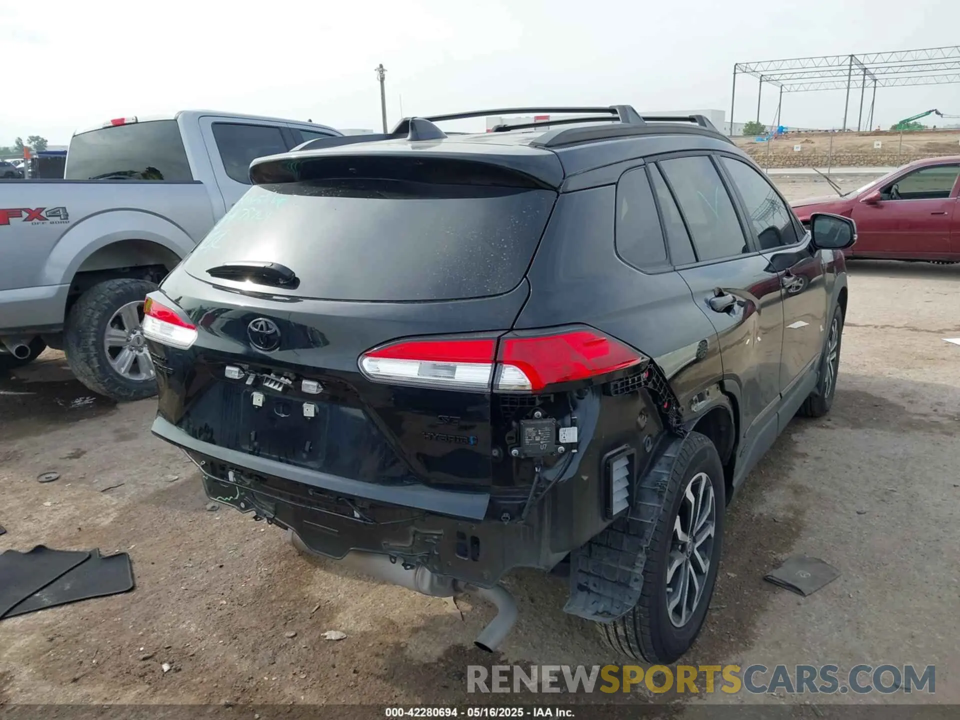 4 fotografías del automóvil dañado 7MUFBABG7RV032335 TOYOTA COROLLA CROSS HYBRID 2024