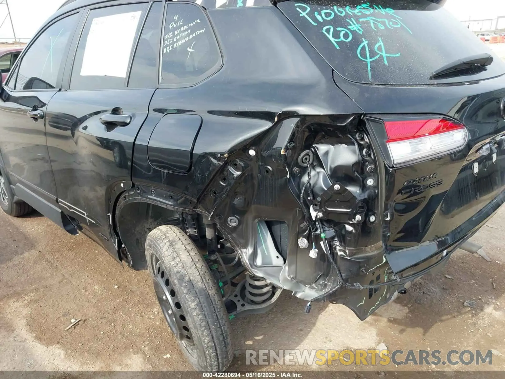 6 fotografías del automóvil dañado 7MUFBABG7RV032335 TOYOTA COROLLA CROSS HYBRID 2024