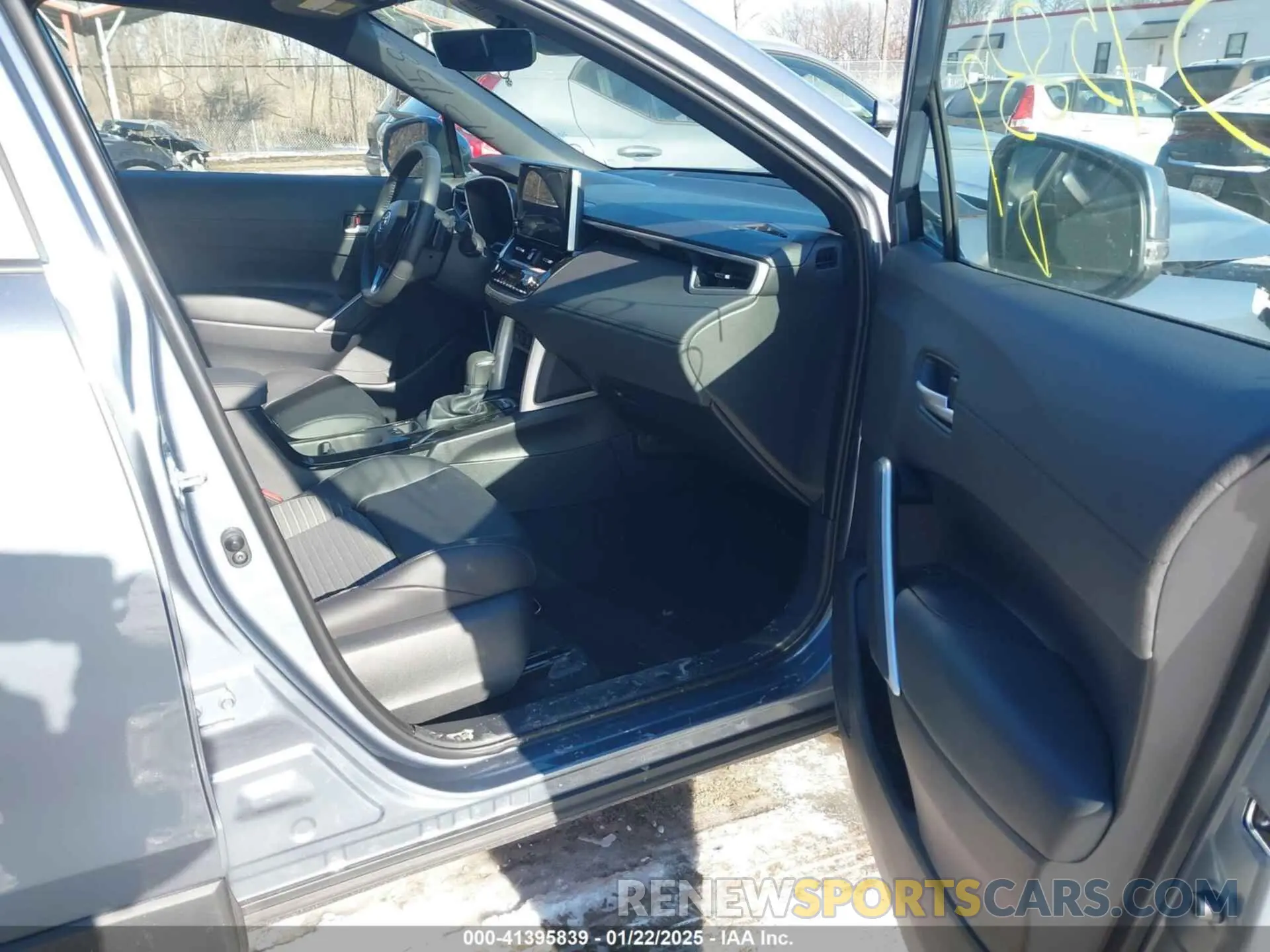 5 fotografías del automóvil dañado 7MUFBABG7RV061527 TOYOTA COROLLA CROSS HYBRID 2024