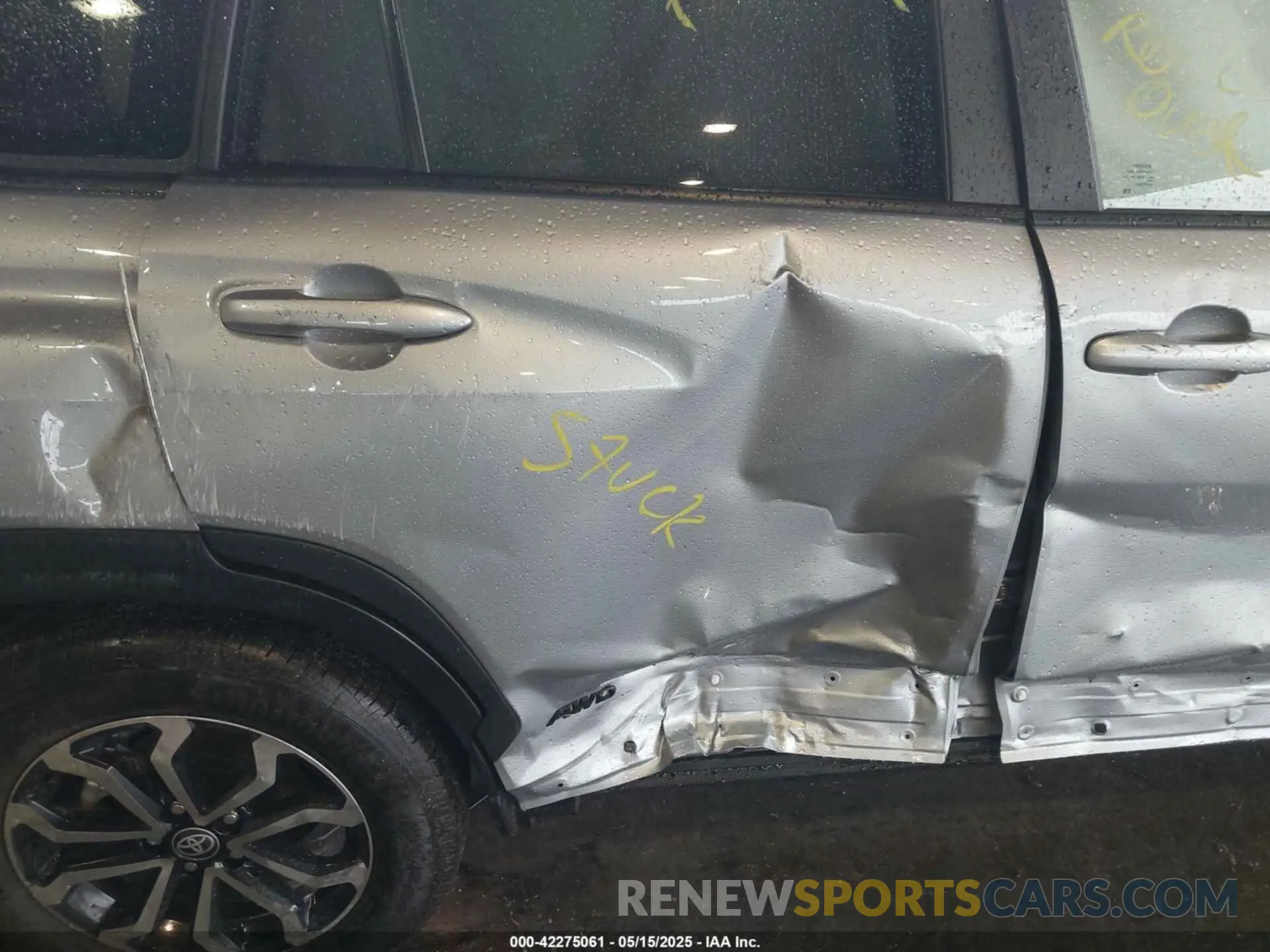 8 fotografías del automóvil dañado 7MUFBABG8RV062363 TOYOTA COROLLA CROSS HYBRID 2024