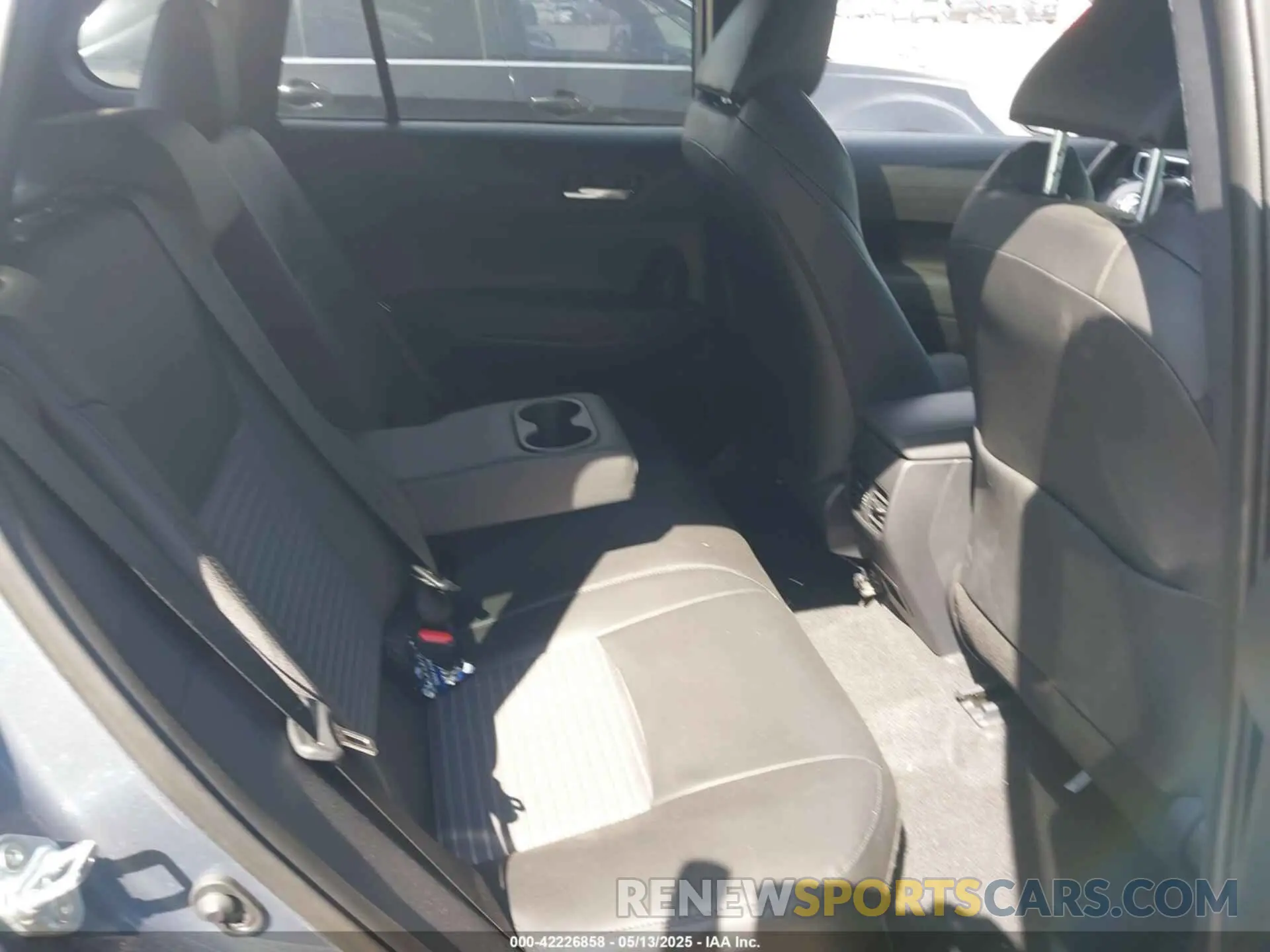 8 fotografías del automóvil dañado 7MUFBABG0SV070365 TOYOTA COROLLA CROSS HYBRID 2025