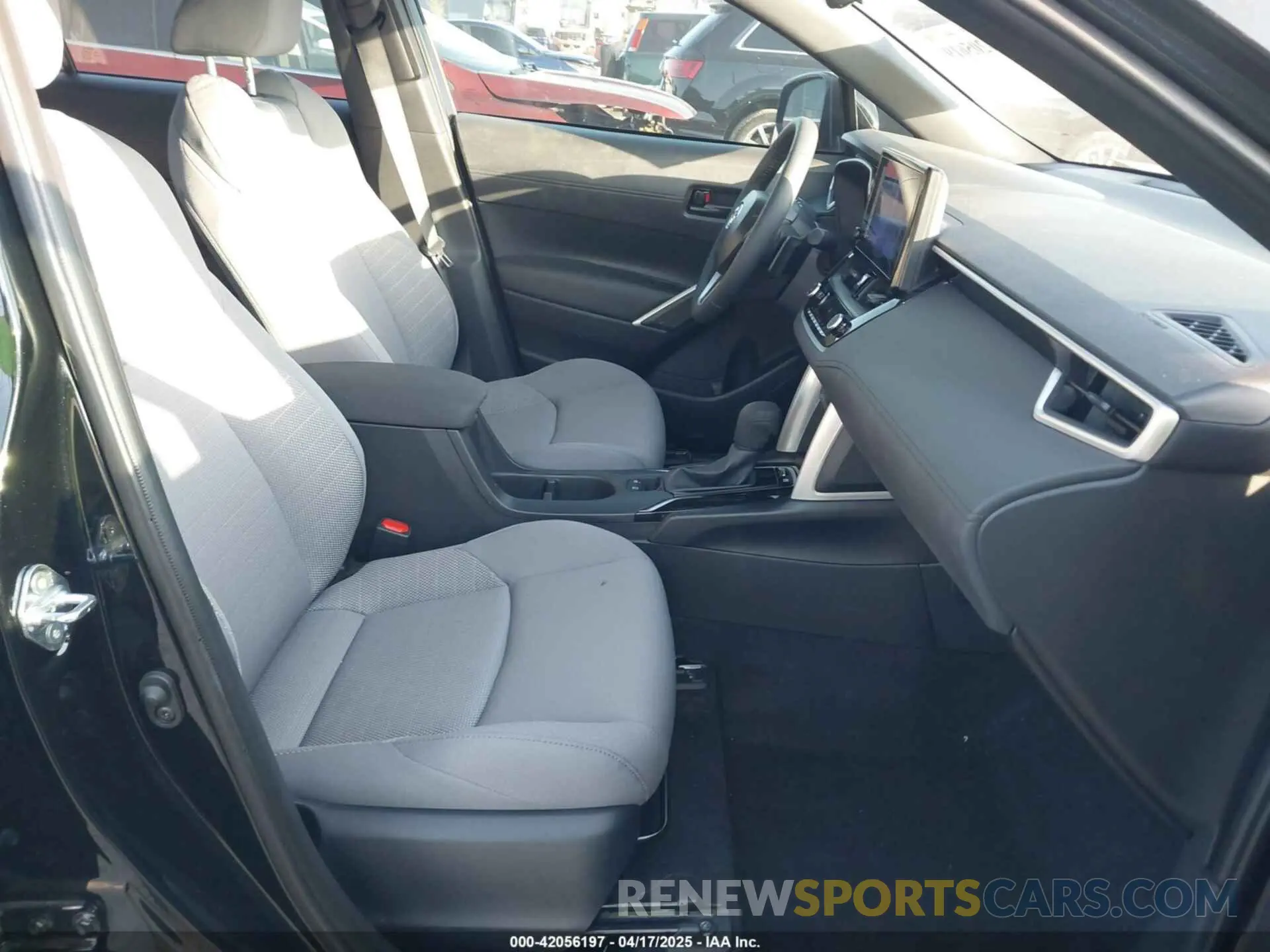 5 fotografías del automóvil dañado 7MUFBABG6SV066112 TOYOTA COROLLA CROSS HYBRID 2025