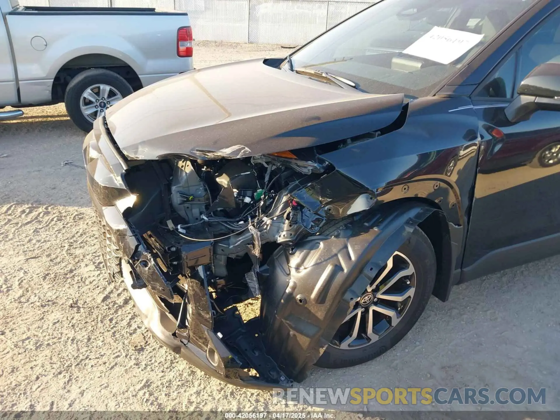 6 fotografías del automóvil dañado 7MUFBABG6SV066112 TOYOTA COROLLA CROSS HYBRID 2025