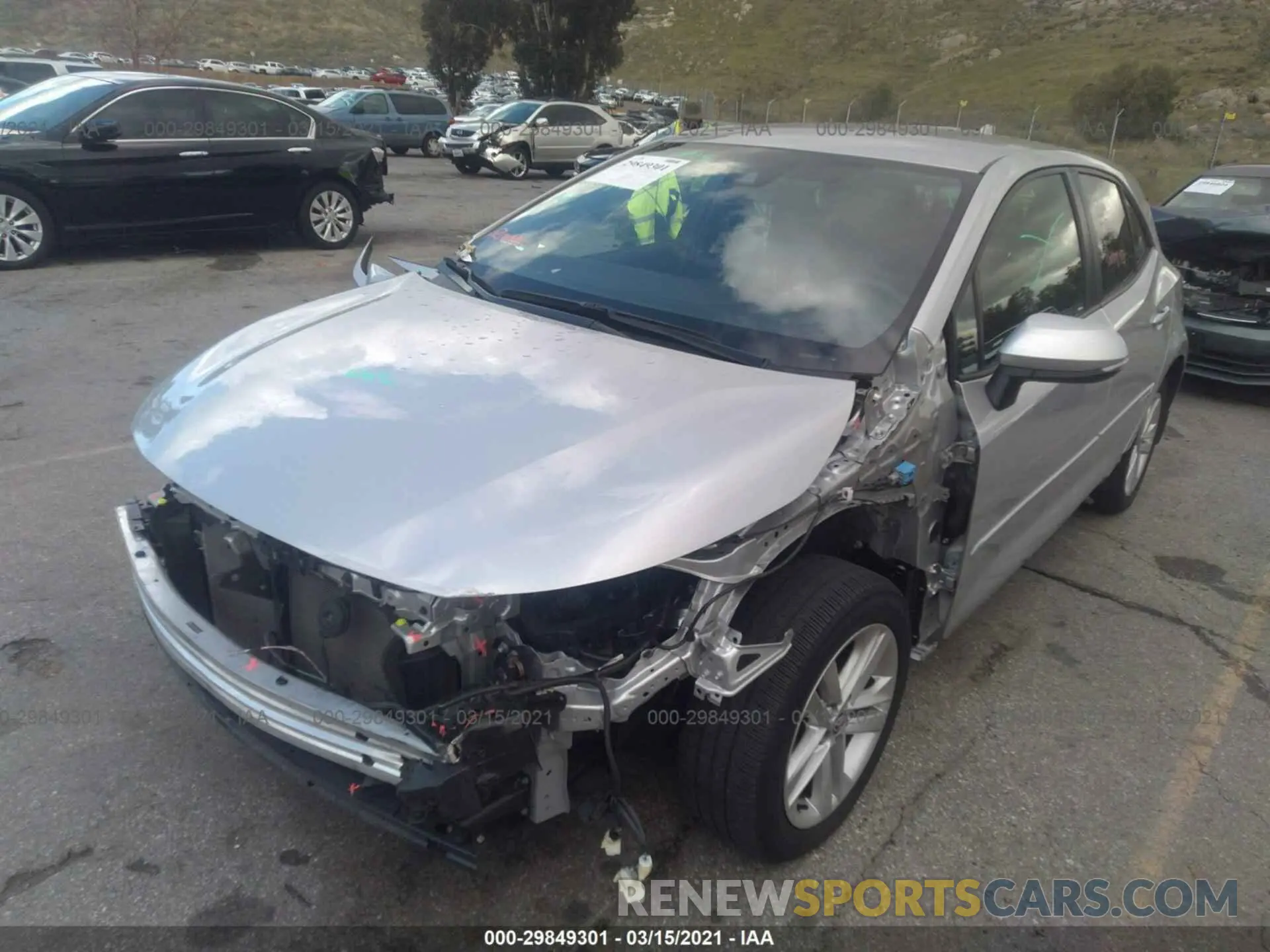 2 fotografías del automóvil dañado JTNK4RBE8K3048501 TOYOTA COROLLA HATCHBACK 2019