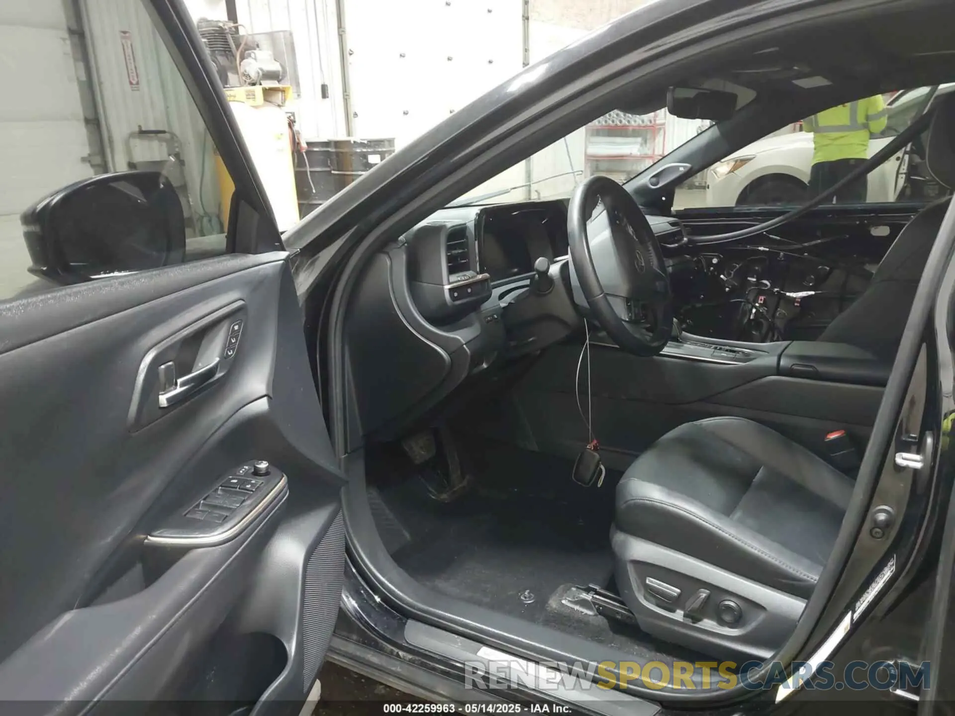 5 fotografías del automóvil dañado JTDAAAAF2P3010788 TOYOTA CROWN 2023