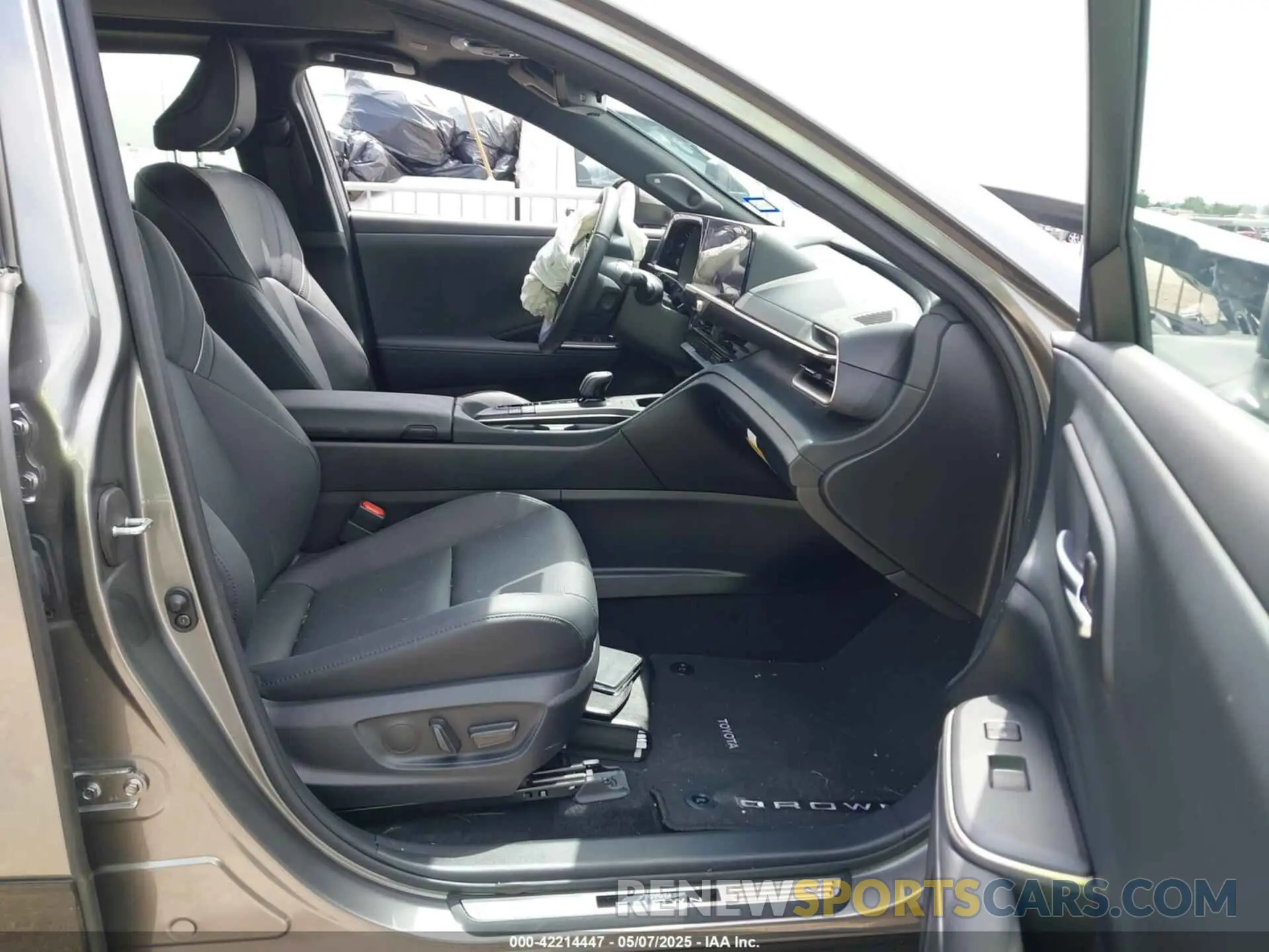 5 fotografías del automóvil dañado JTDAAAAF7P3016943 TOYOTA CROWN 2023