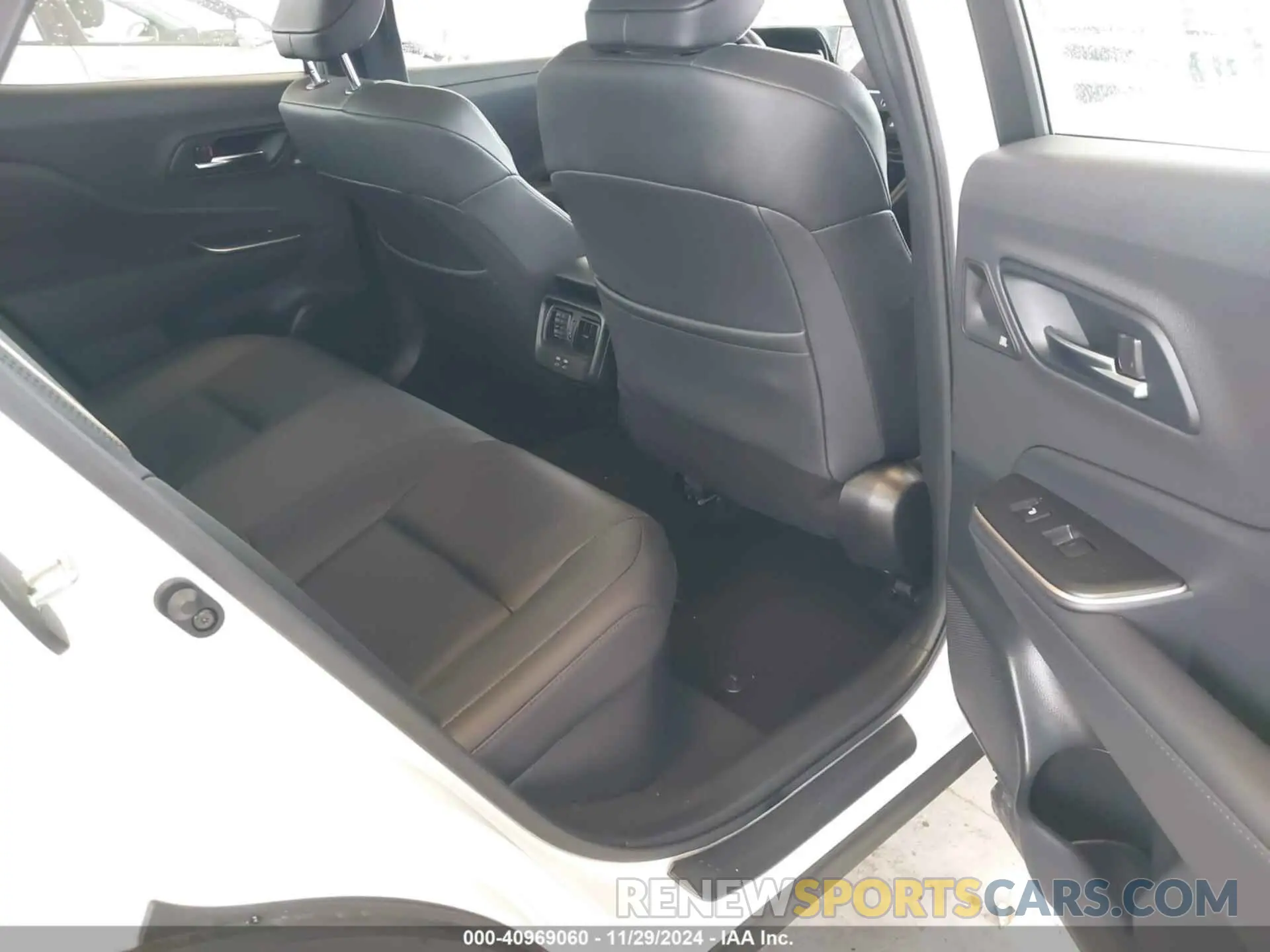 8 fotografías del automóvil dañado JTDAFAAF4P3001737 TOYOTA CROWN 2023