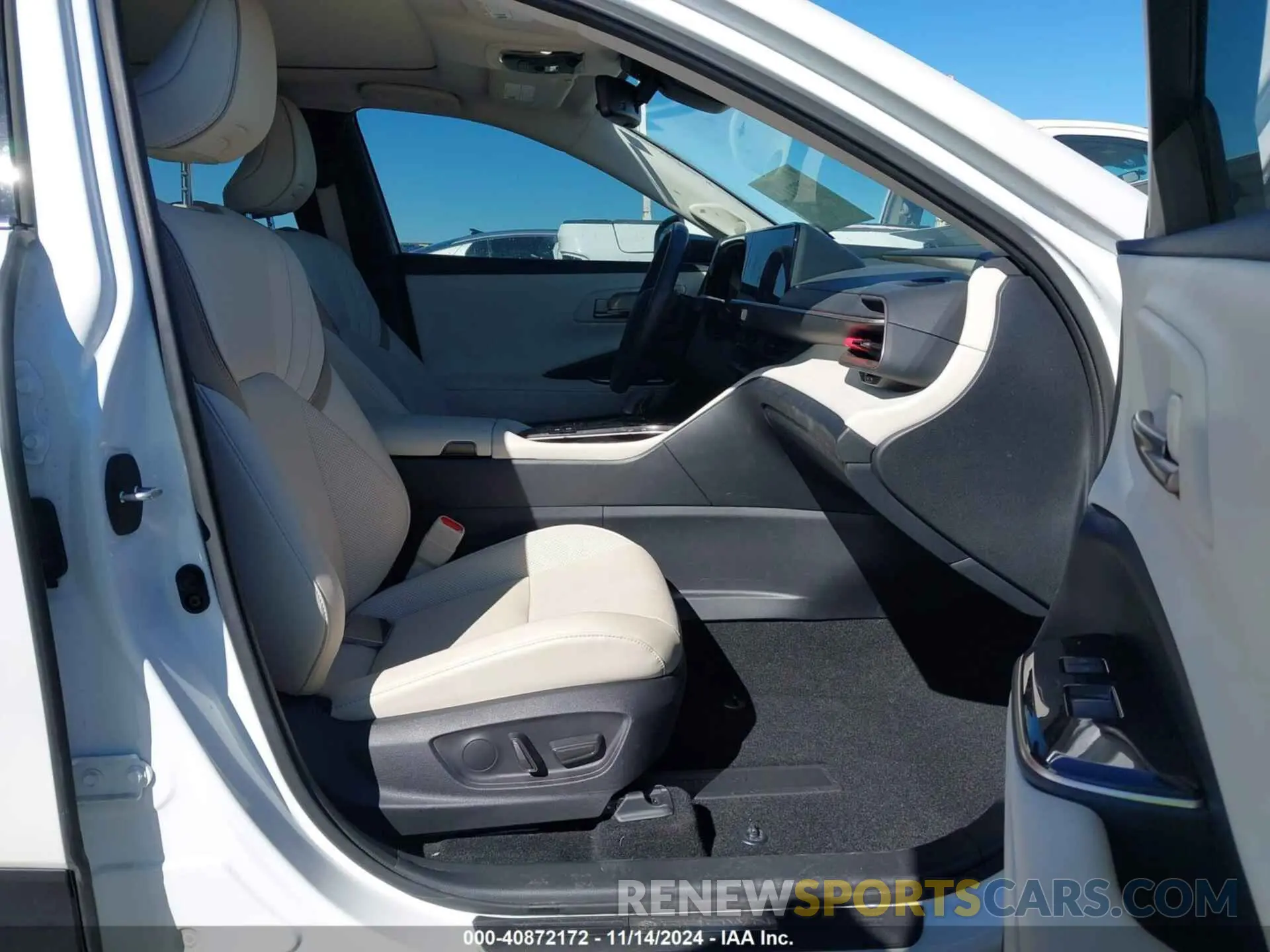 5 fotografías del automóvil dañado JTDAAAAF8R3023418 TOYOTA CROWN 2024