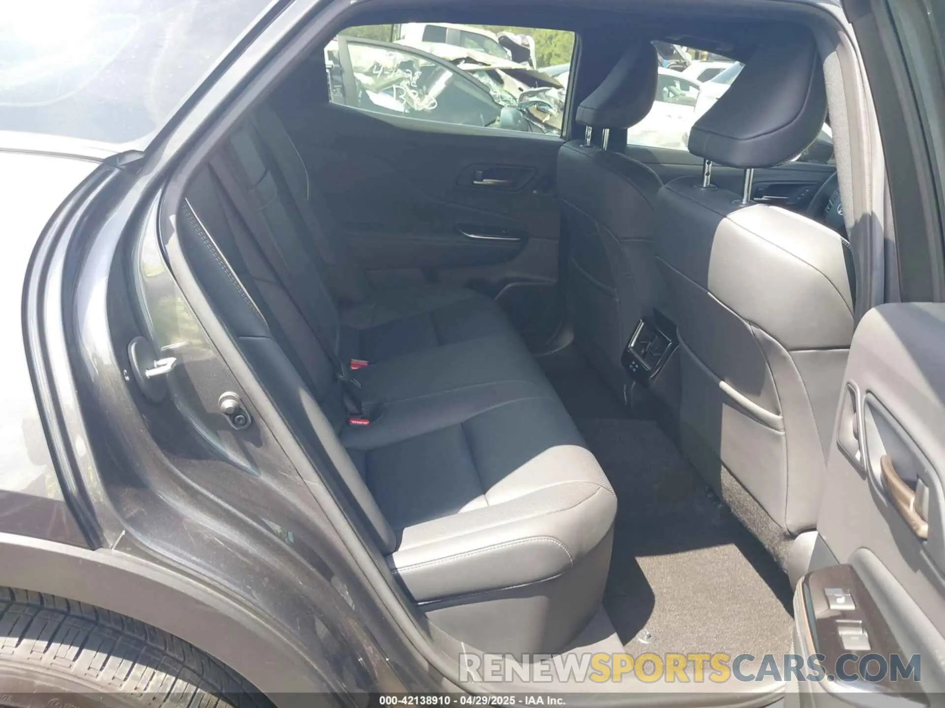 8 fotografías del automóvil dañado JTDAFAAF3R3007774 TOYOTA CROWN 2024