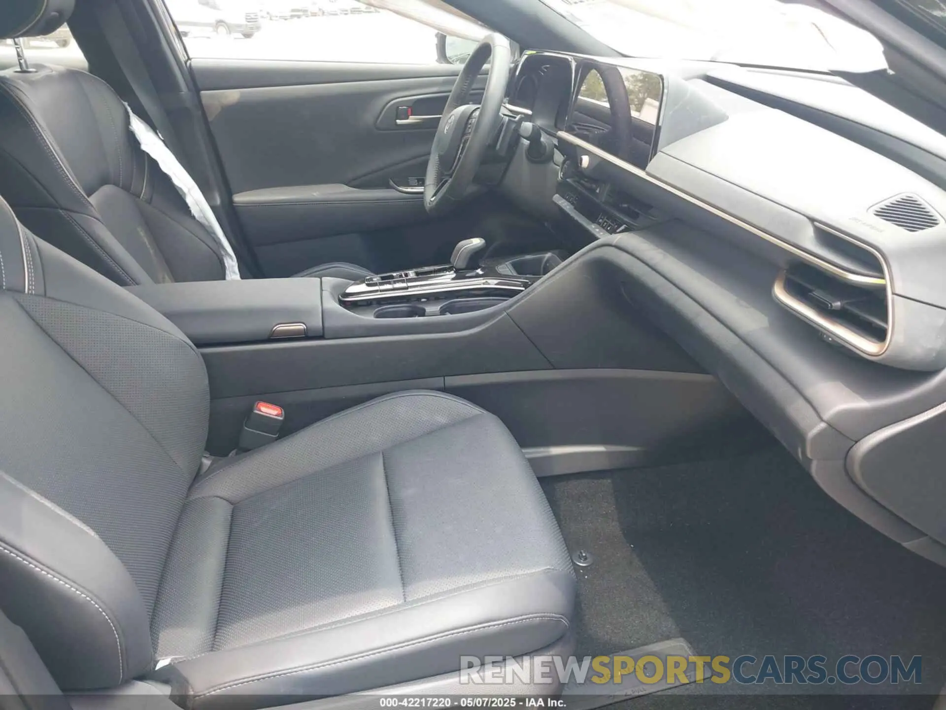 5 fotografías del automóvil dañado JTDACAAJ1S3007128 TOYOTA CROWN SIGNIA 2025