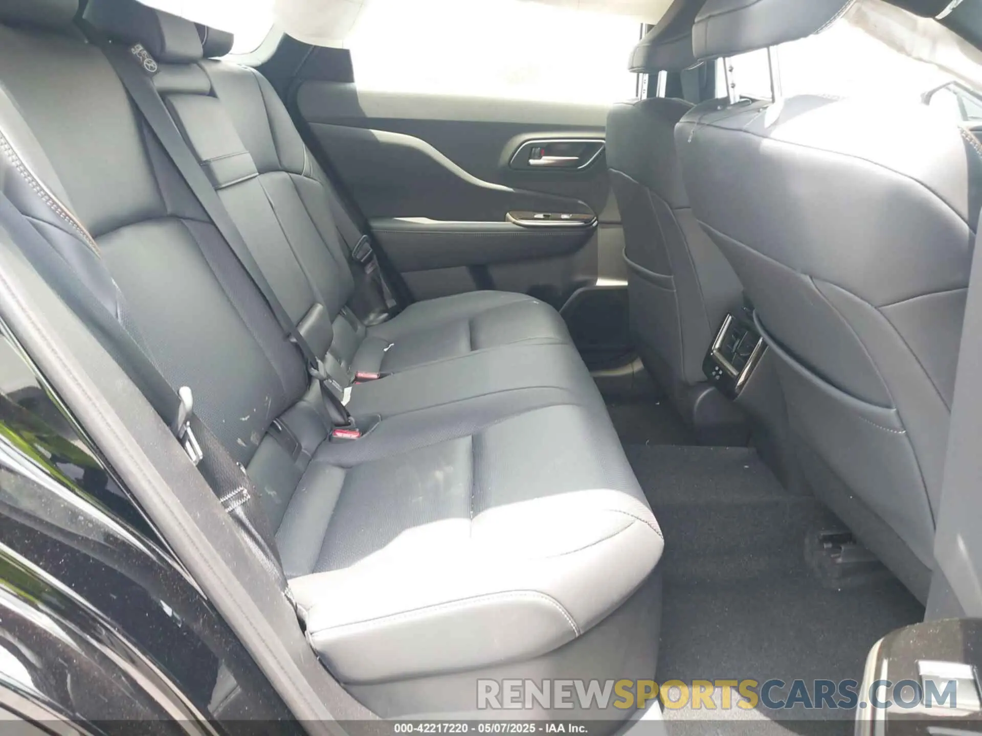 8 fotografías del automóvil dañado JTDACAAJ1S3007128 TOYOTA CROWN SIGNIA 2025