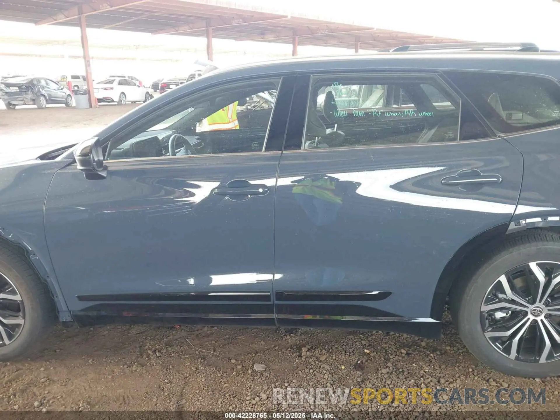 15 fotografías del automóvil dañado JTDACAAJ3S3003355 TOYOTA CROWN SIGNIA 2025