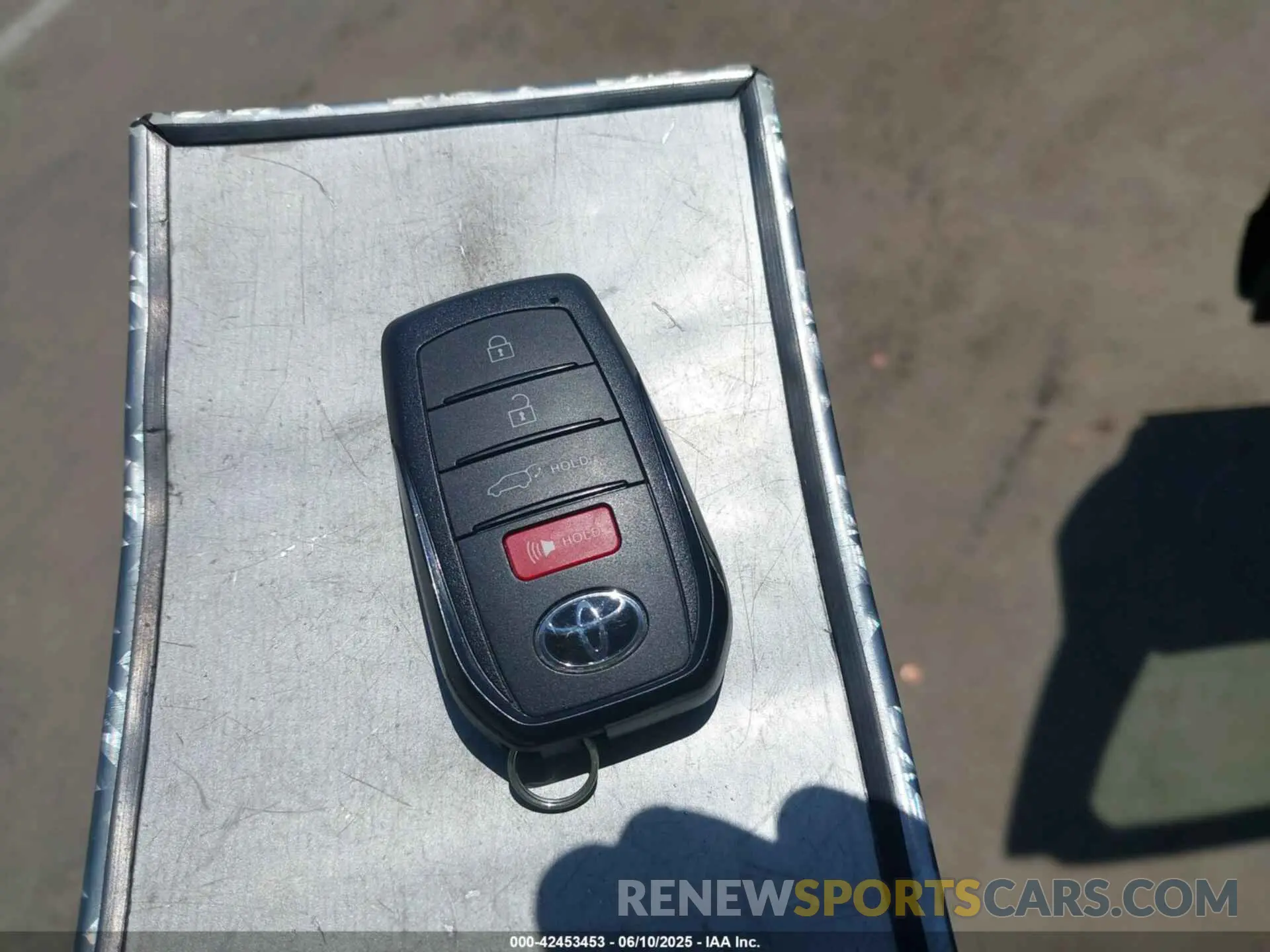 11 fotografías del automóvil dañado JTDACAAJ4S3013344 TOYOTA CROWN SIGNIA 2025