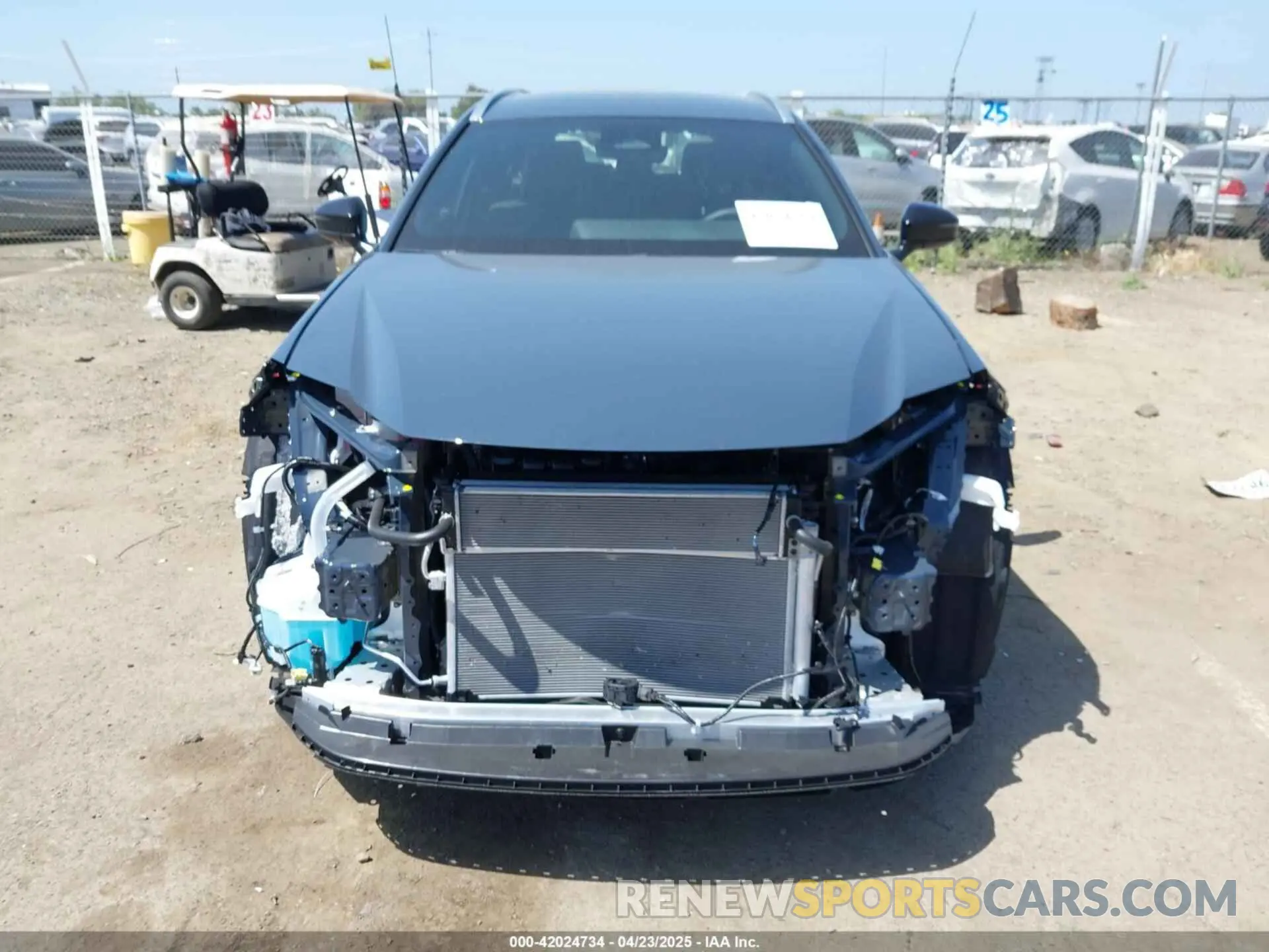 13 fotografías del automóvil dañado JTDACAAJ6S3016620 TOYOTA CROWN SIGNIA 2025