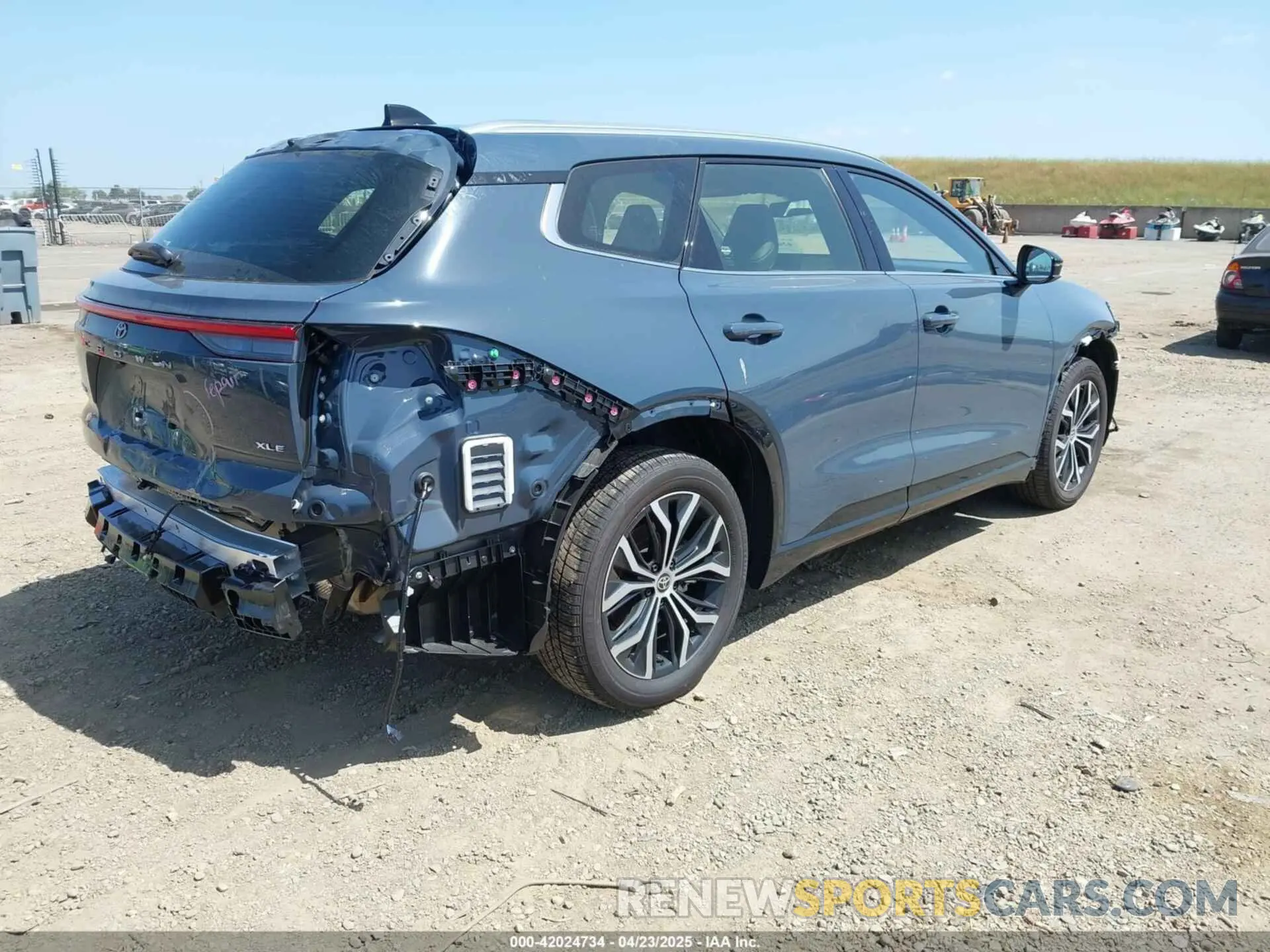 4 fotografías del automóvil dañado JTDACAAJ6S3016620 TOYOTA CROWN SIGNIA 2025