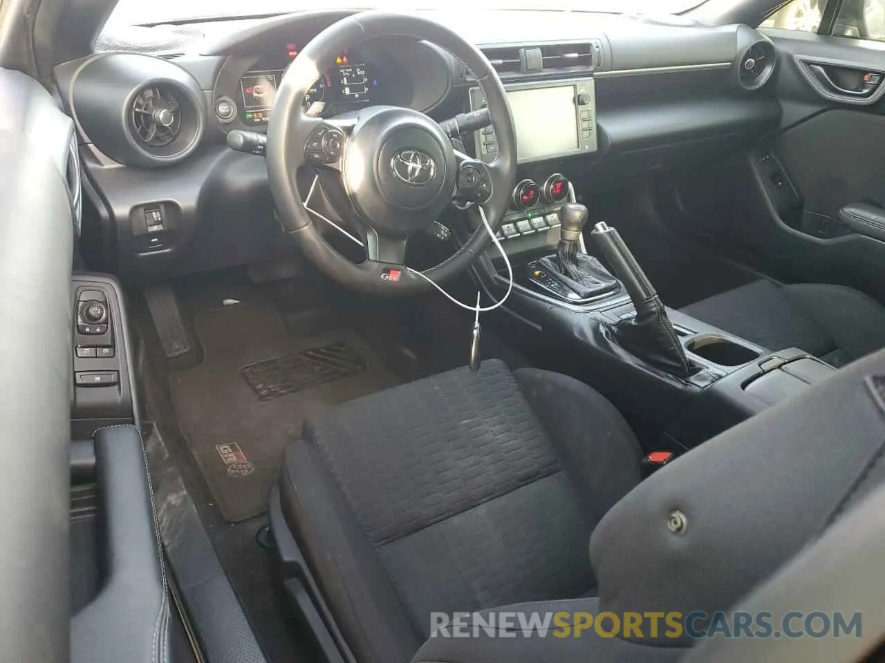 8 fotografías del automóvil dañado JF1ZNBC1XN8755387 TOYOTA GR 86 2022