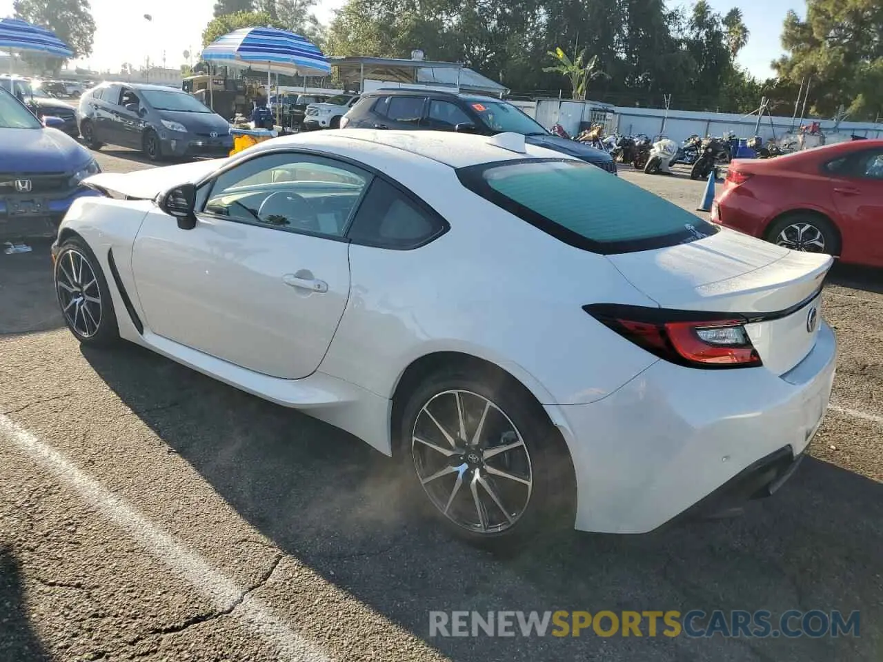 2 fotografías del automóvil dañado JF1ZNBB12R8755679 TOYOTA GR 86 2024
