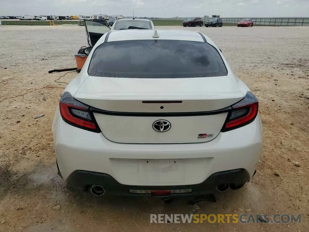 6 fotografías del automóvil dañado JF1ZNBB12R9755286 TOYOTA GR 86 2024