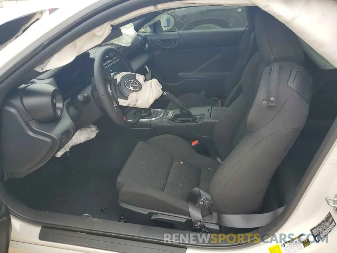 7 fotografías del automóvil dañado JF1ZNBB12R9755286 TOYOTA GR 86 2024