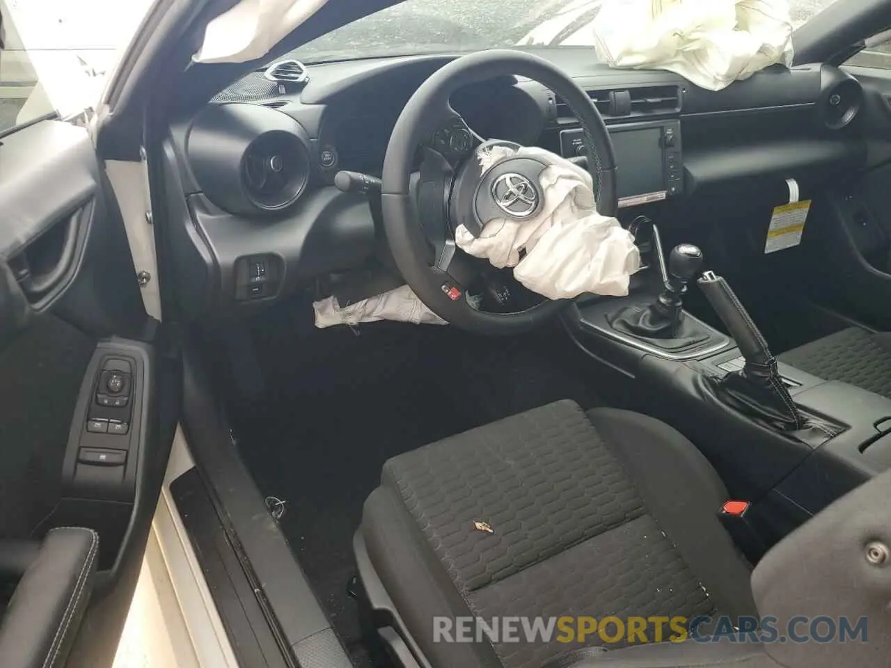 8 fotografías del automóvil dañado JF1ZNBB12R9755286 TOYOTA GR 86 2024