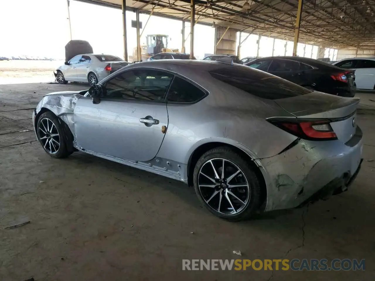 2 fotografías del automóvil dañado JF1ZNBB17R9755378 TOYOTA GR 86 2024
