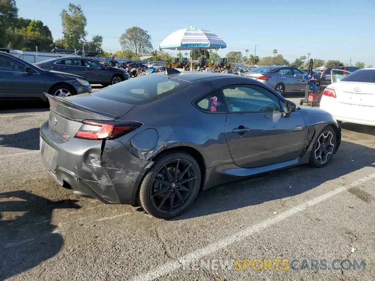 3 fotografías del automóvil dañado JF1ZNBE15P9751788 TOYOTA GR 86 PREM 2023