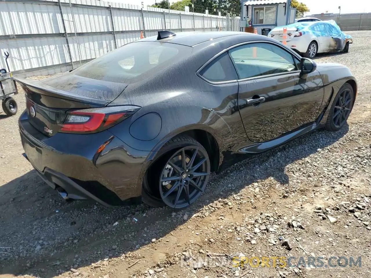 3 fotografías del automóvil dañado JF1ZNBE18P9765667 TOYOTA GR 86 PREM 2023