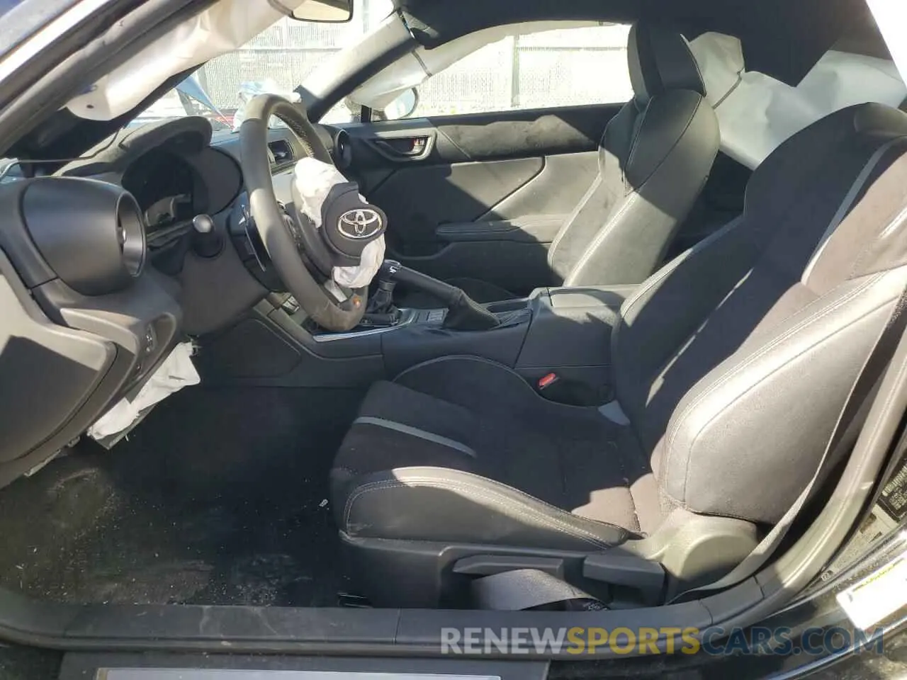7 fotografías del automóvil dañado JF1ZNBE13R8757579 TOYOTA GR 86 PREM 2024