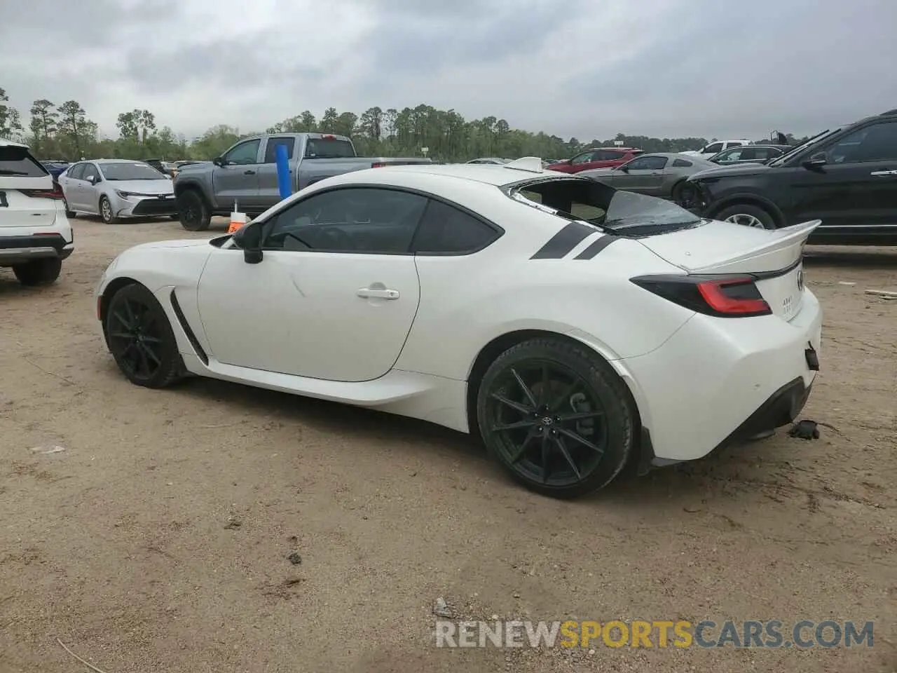2 fotografías del automóvil dañado JF1ZNBE14R8755632 TOYOTA GR 86 PREM 2024