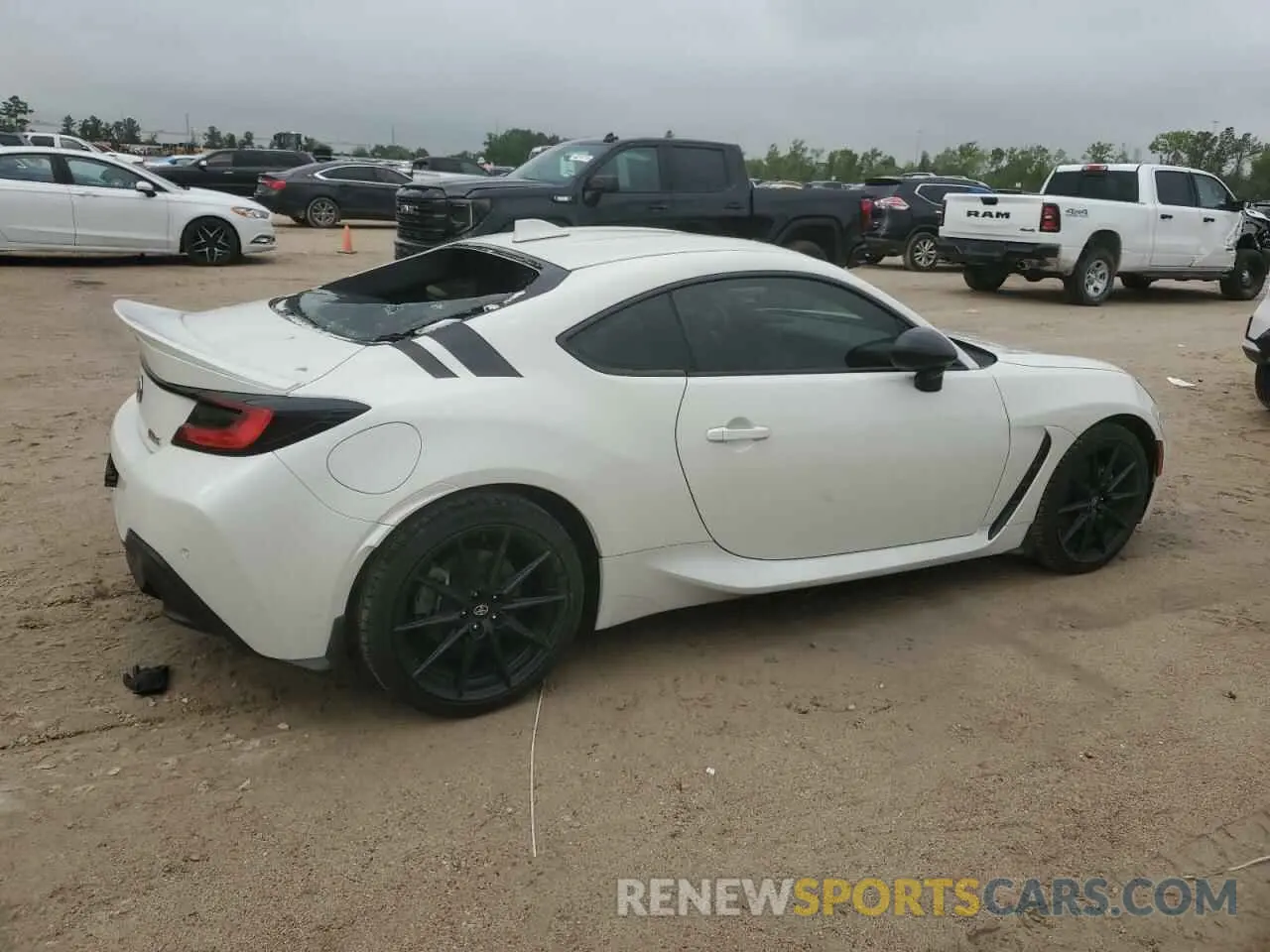 3 fotografías del automóvil dañado JF1ZNBE14R8755632 TOYOTA GR 86 PREM 2024