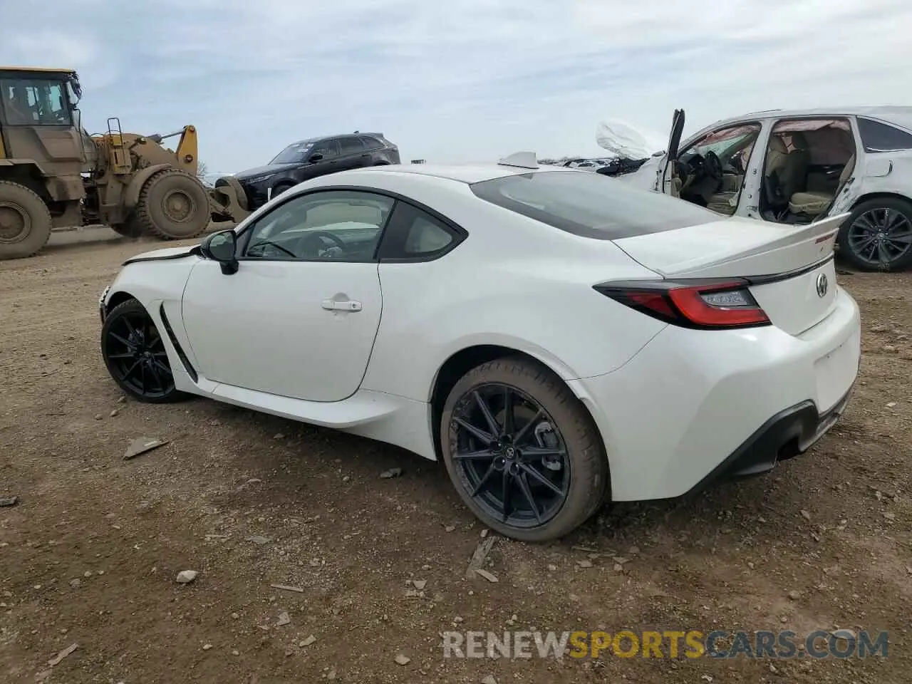 2 fotografías del automóvil dañado JF1ZNBE14R9753406 TOYOTA GR 86 PREM 2024